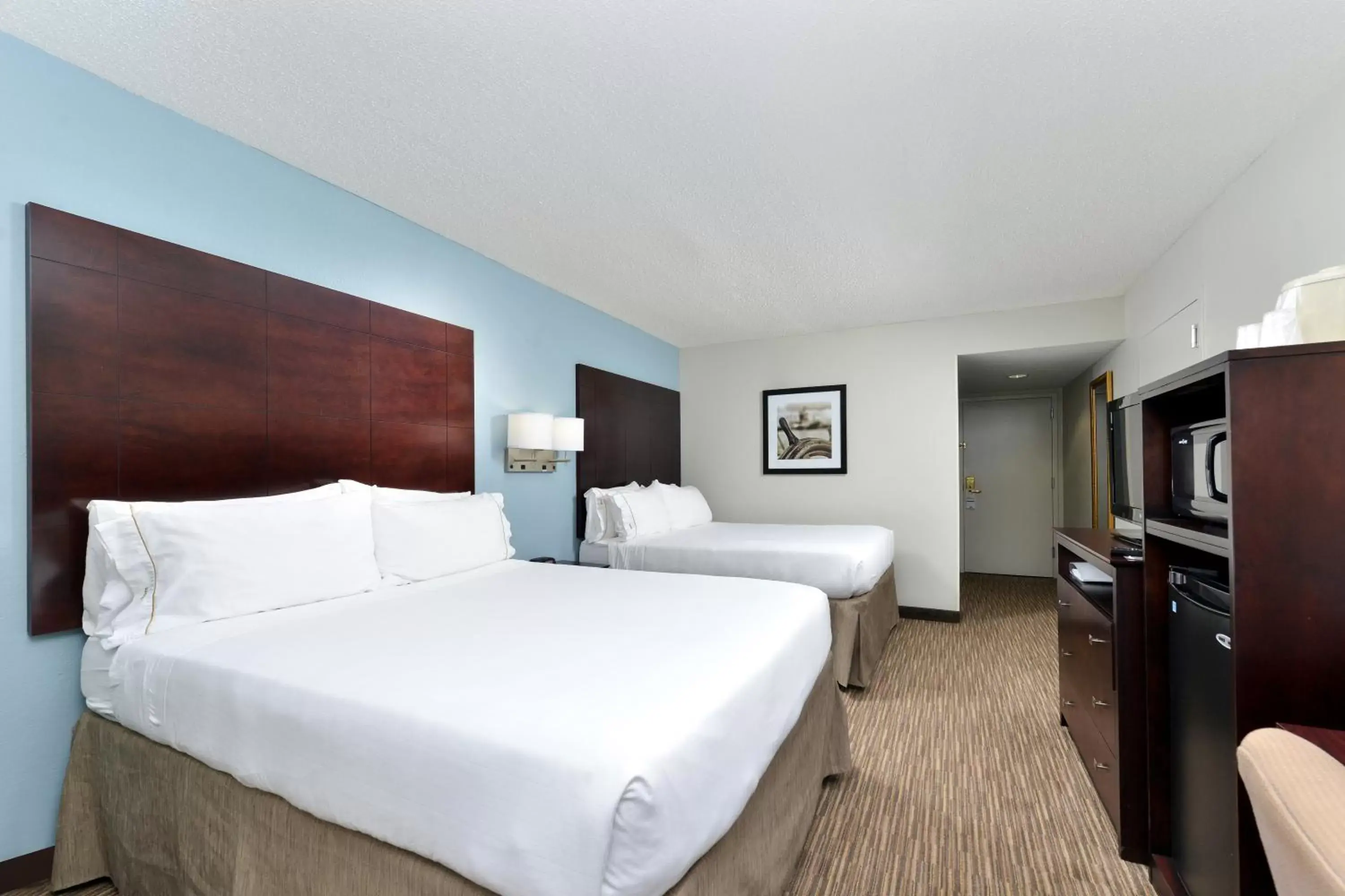 Photo of the whole room, Bed in Holiday Inn Express Hotel & Suites Tampa-Rocky Point Island, an IHG Hotel