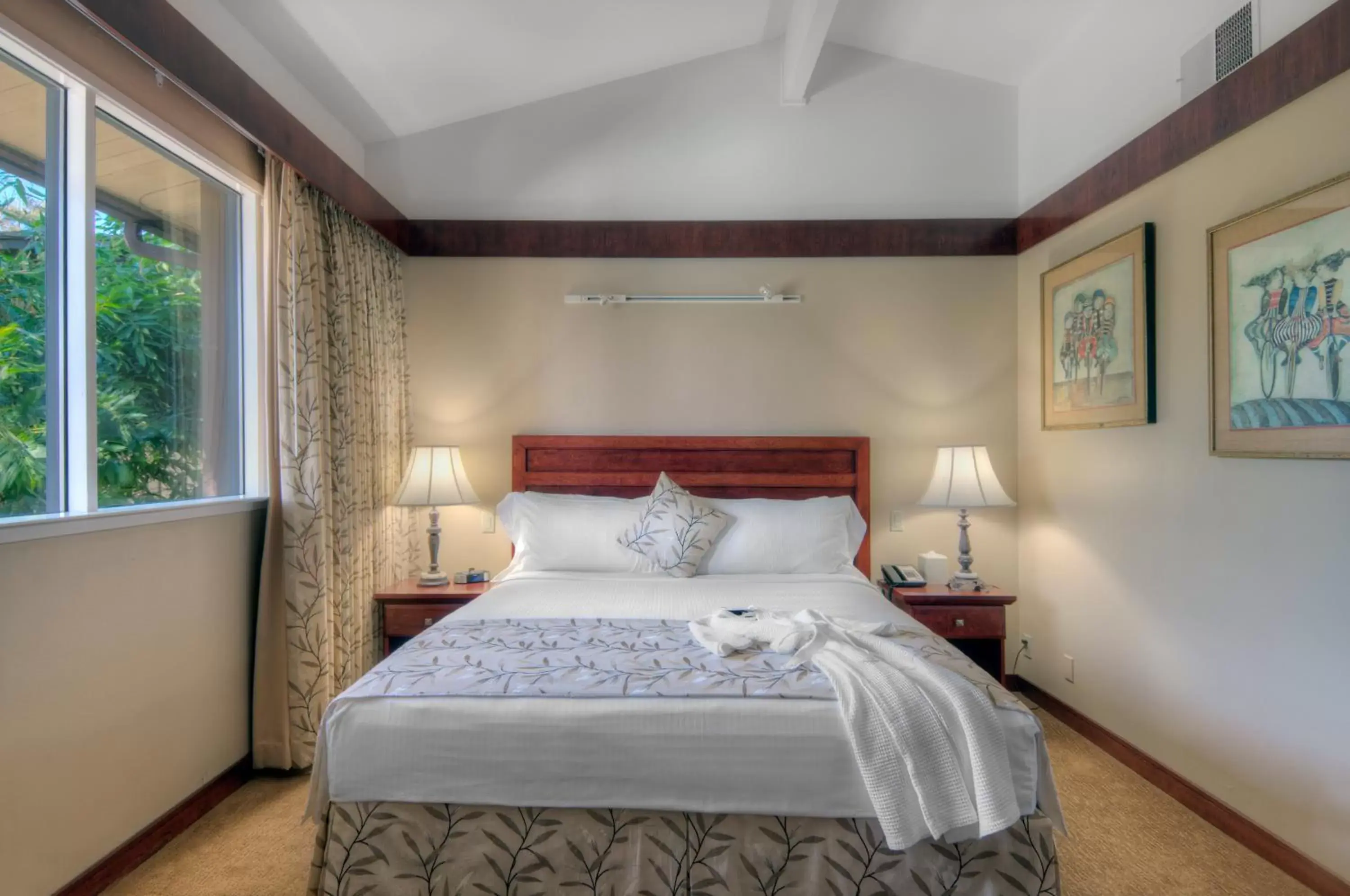 Bedroom, Bed in Dinah's Garden Hotel