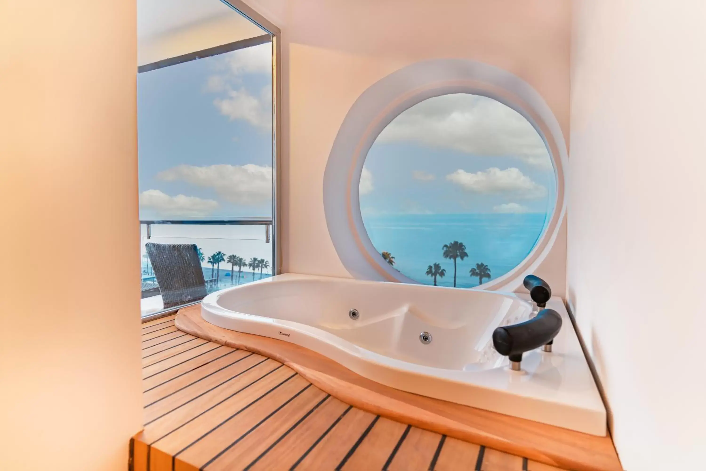 PEARLY HOTEL PEARLY HOTEL