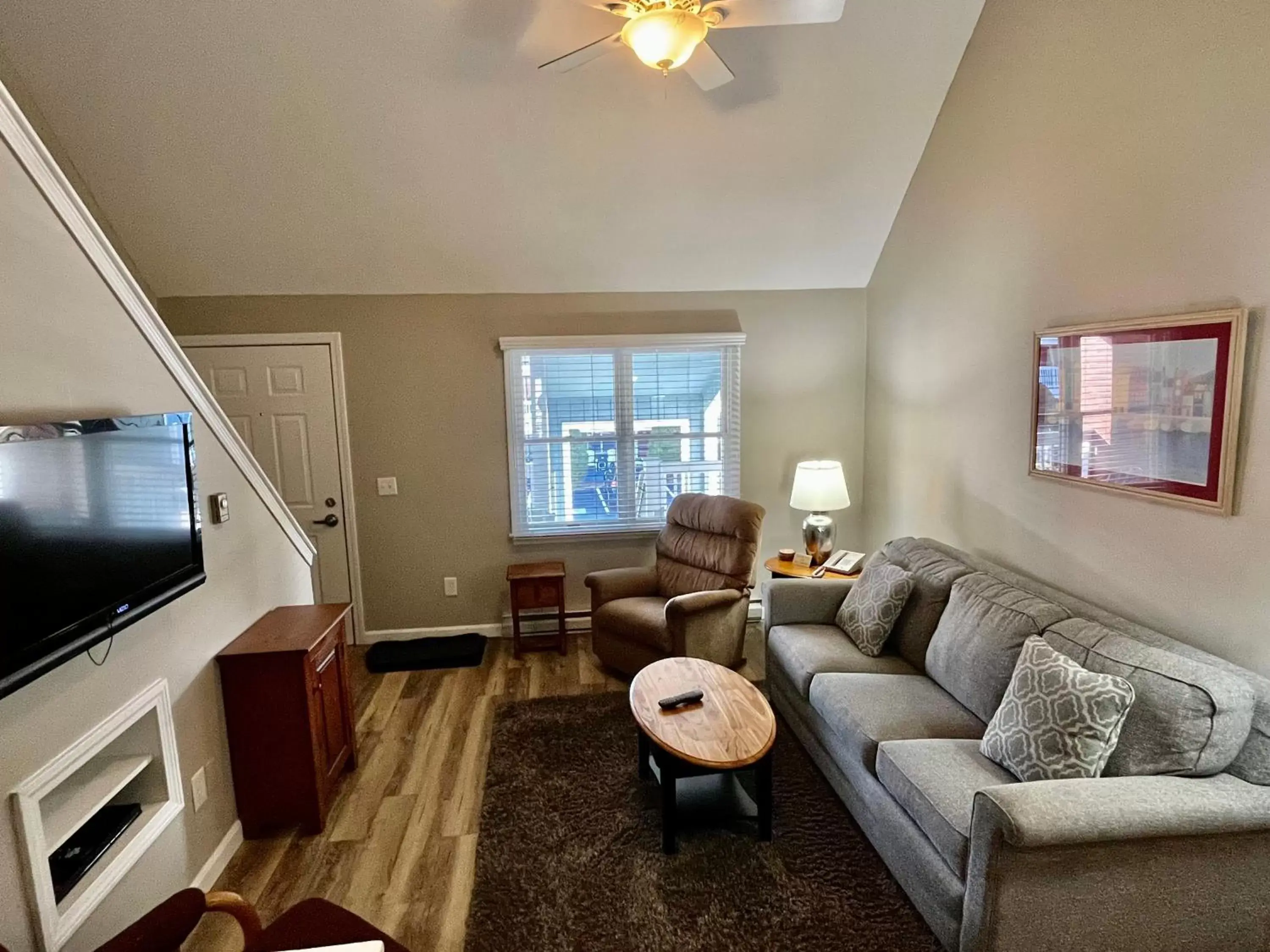 Deluxe Two Bedroom Townhouse Suite in Elmwood Resort Hotel Deluxe Two Bedroom Townhouse Suite in Elmwood Resort Hotel