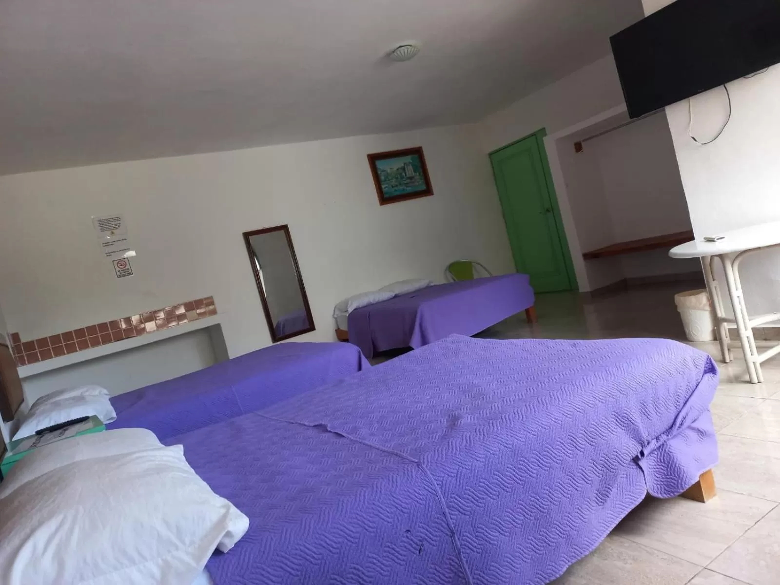 Bed in Airport Sleepy Inn