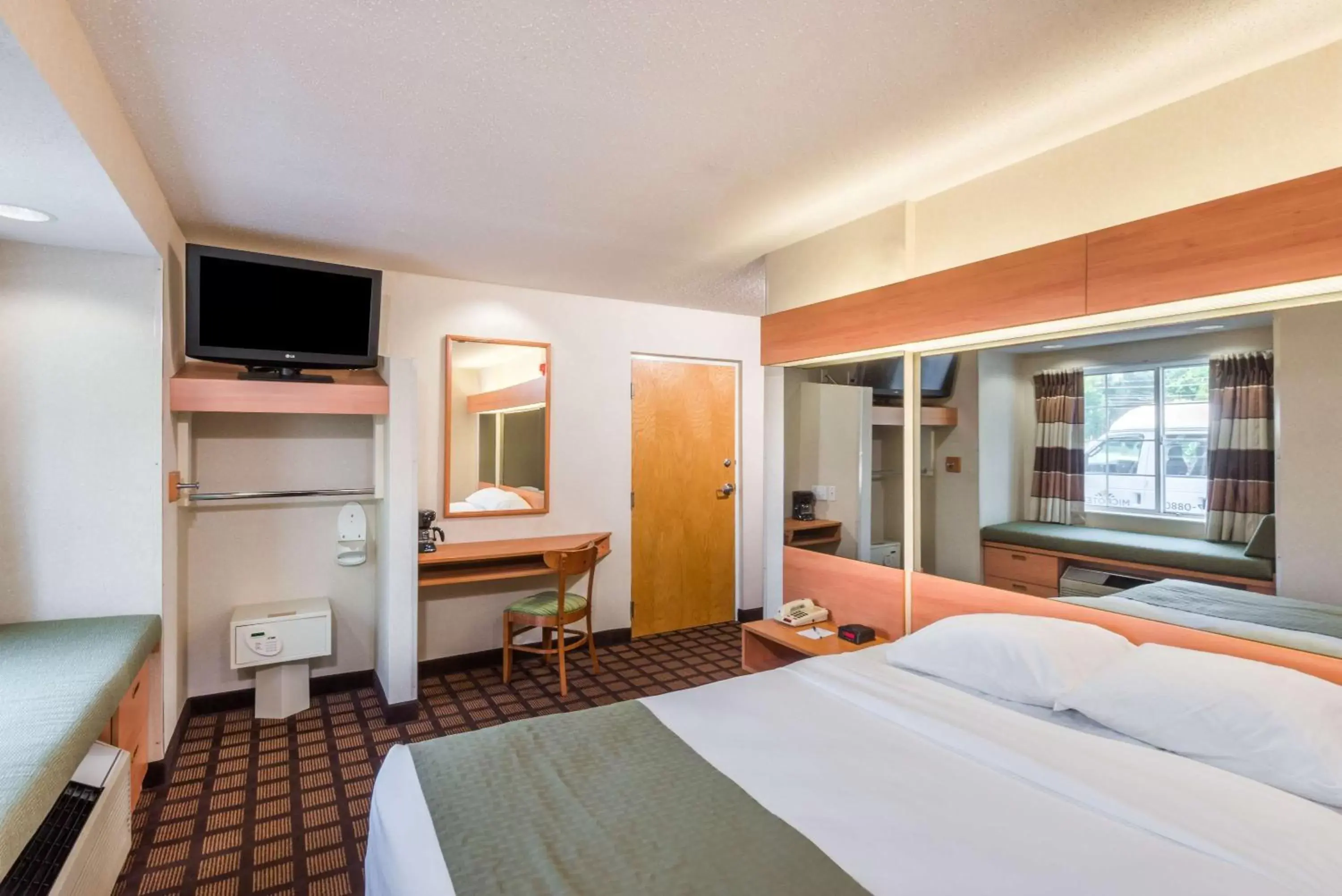 Queen Room - Disability Access/Non-Smoking in Microtel Inn & Suites by Wyndham Uncasville