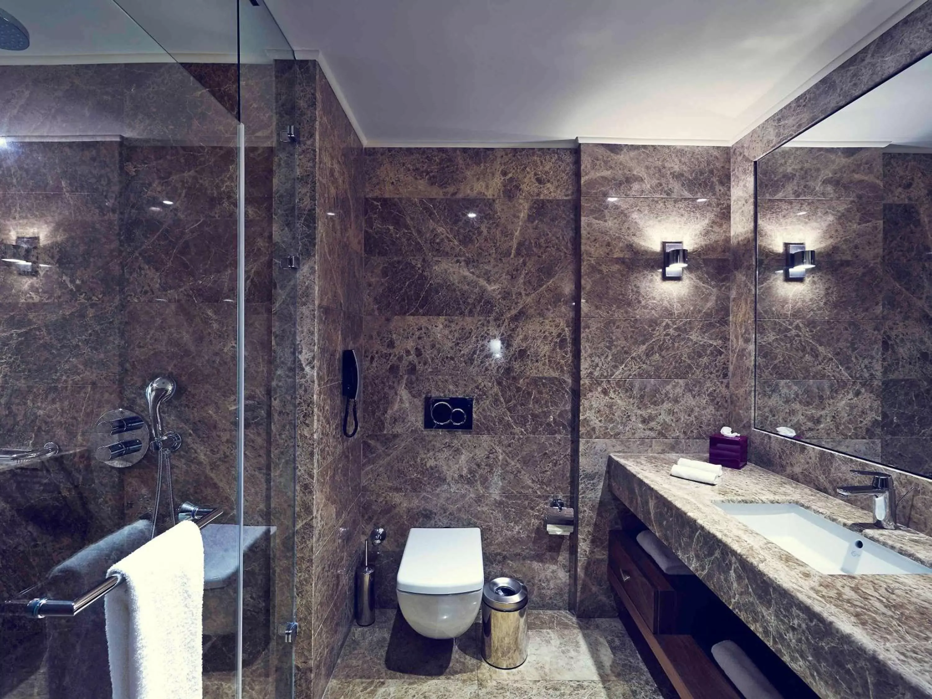 Photo of the whole room, Bathroom in Uranus Istanbul Topkapi