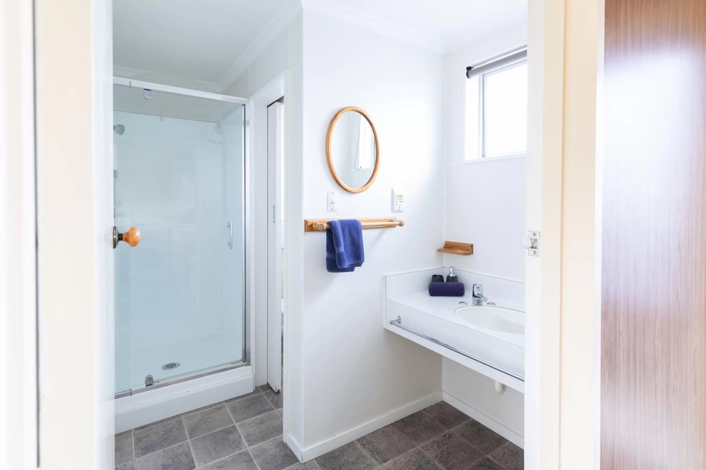 Bathroom in Alpine View Motel