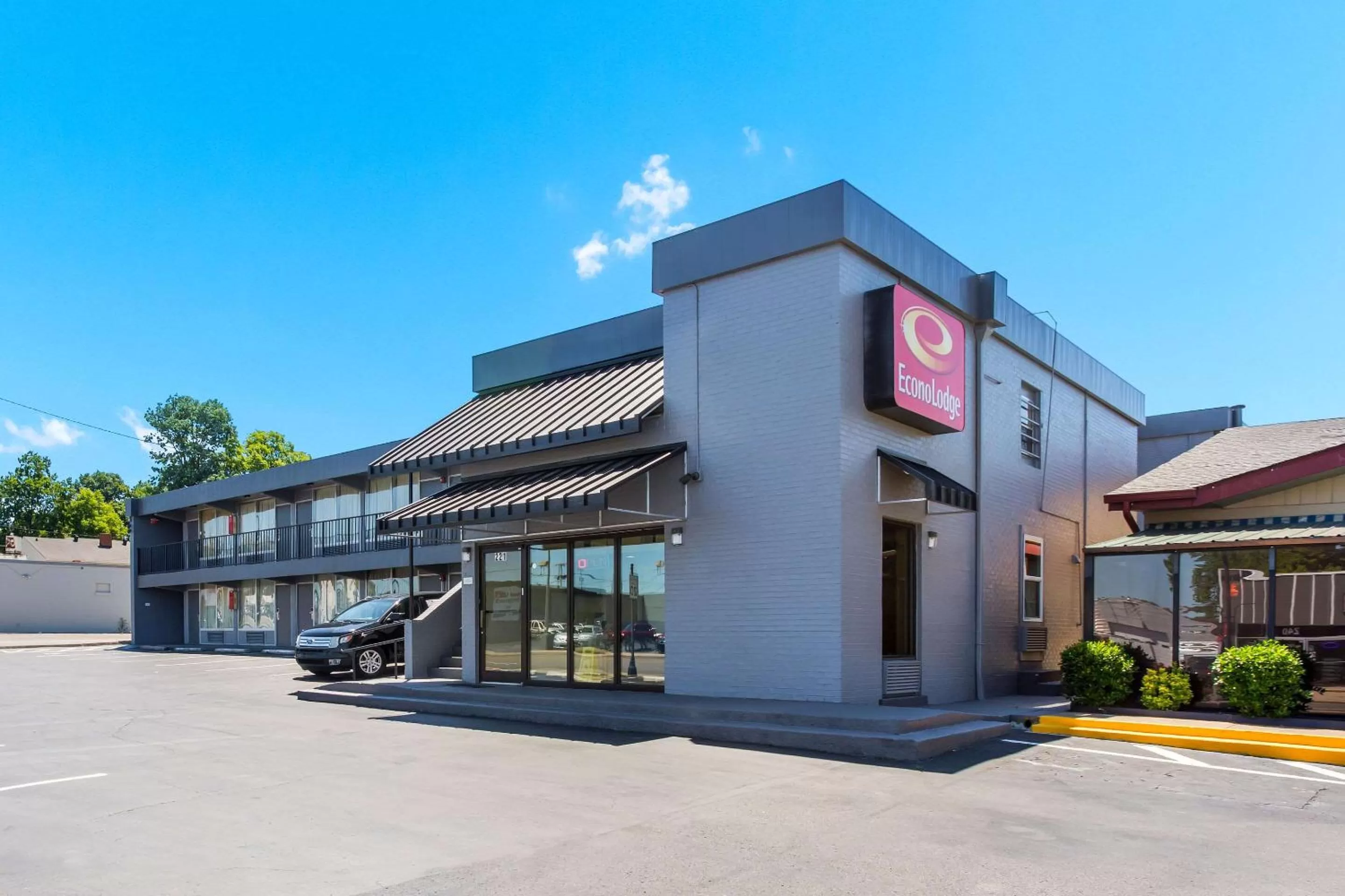 Property building in Econo Lodge Gallatin - Metro Nashville