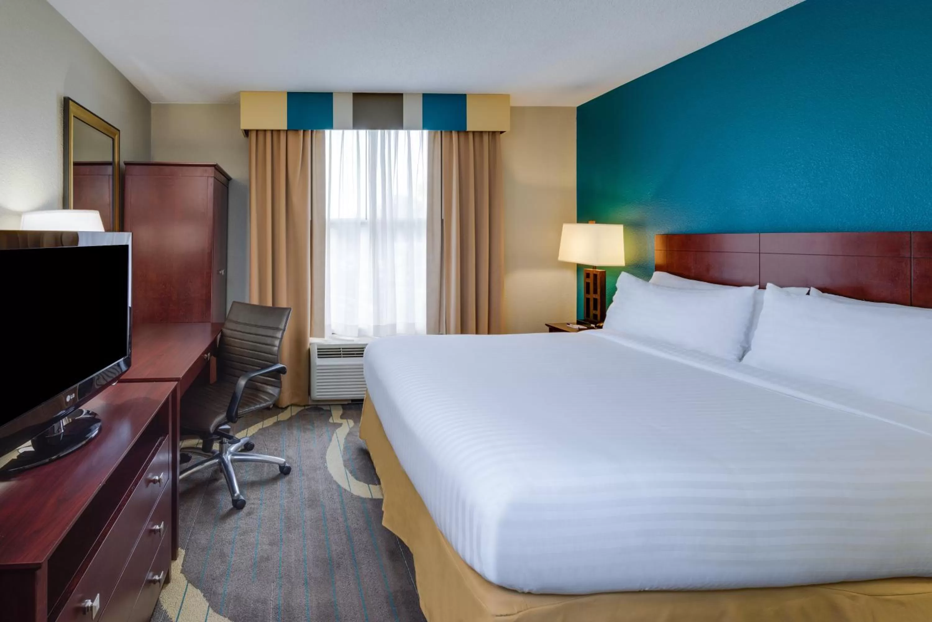 King Feature - Non-Smoking in Holiday Inn Express Washington DC East- Andrews AFB, an IHG Hotel