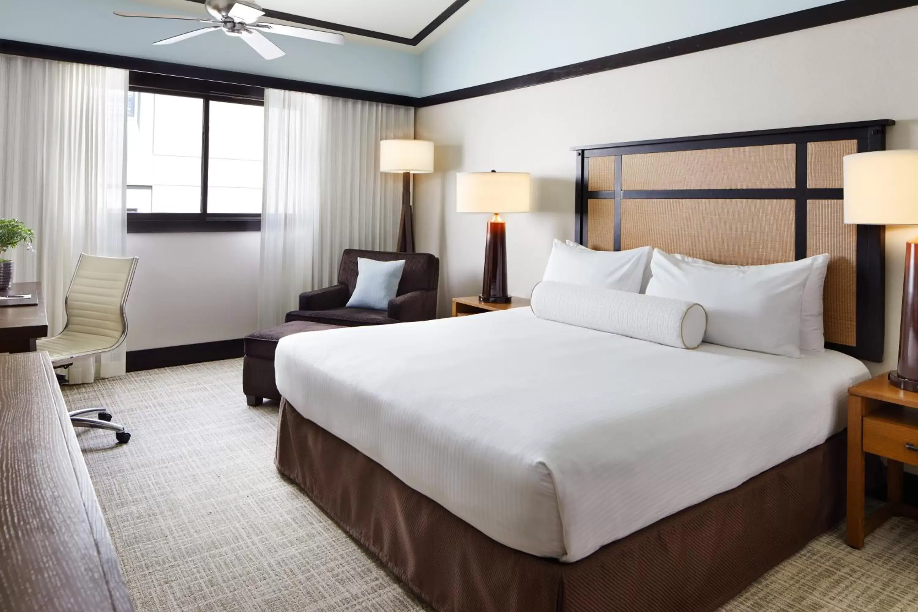 Bedroom, Bed in Ambrose Hotel