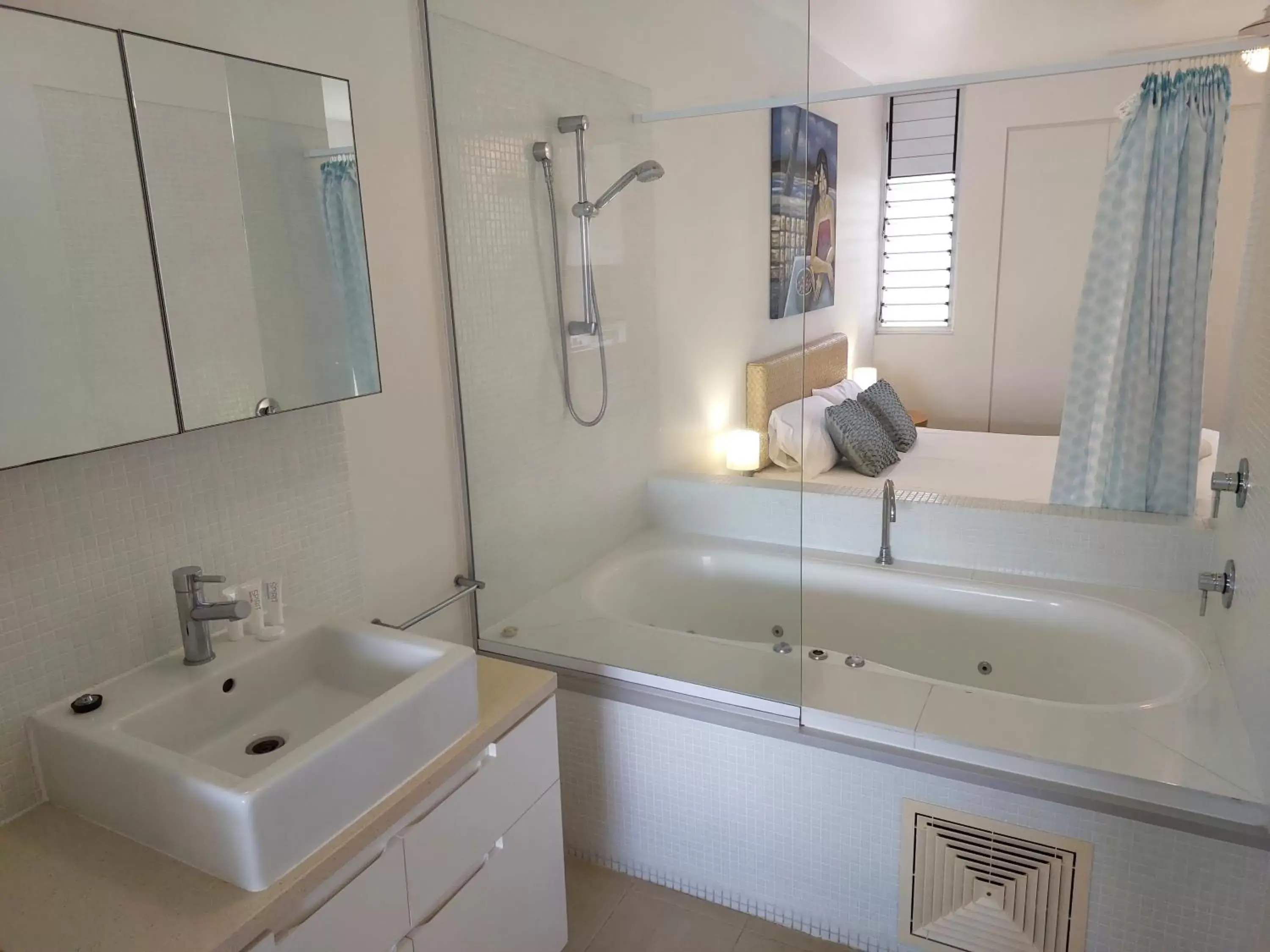 Bathroom in Grand Mercure Apartments Magnetic Island