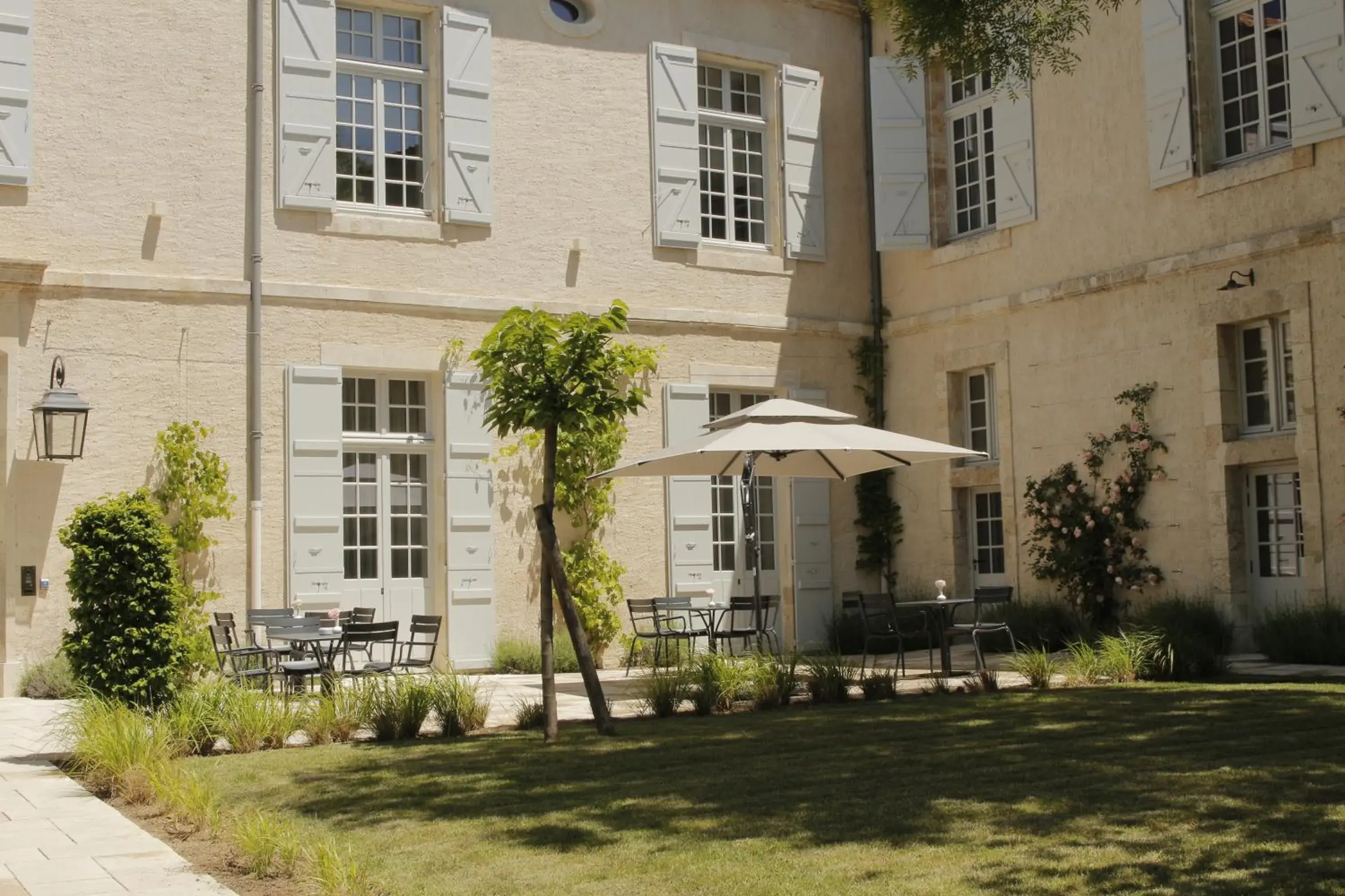 Patio, Property Building in College des Doctrinaires