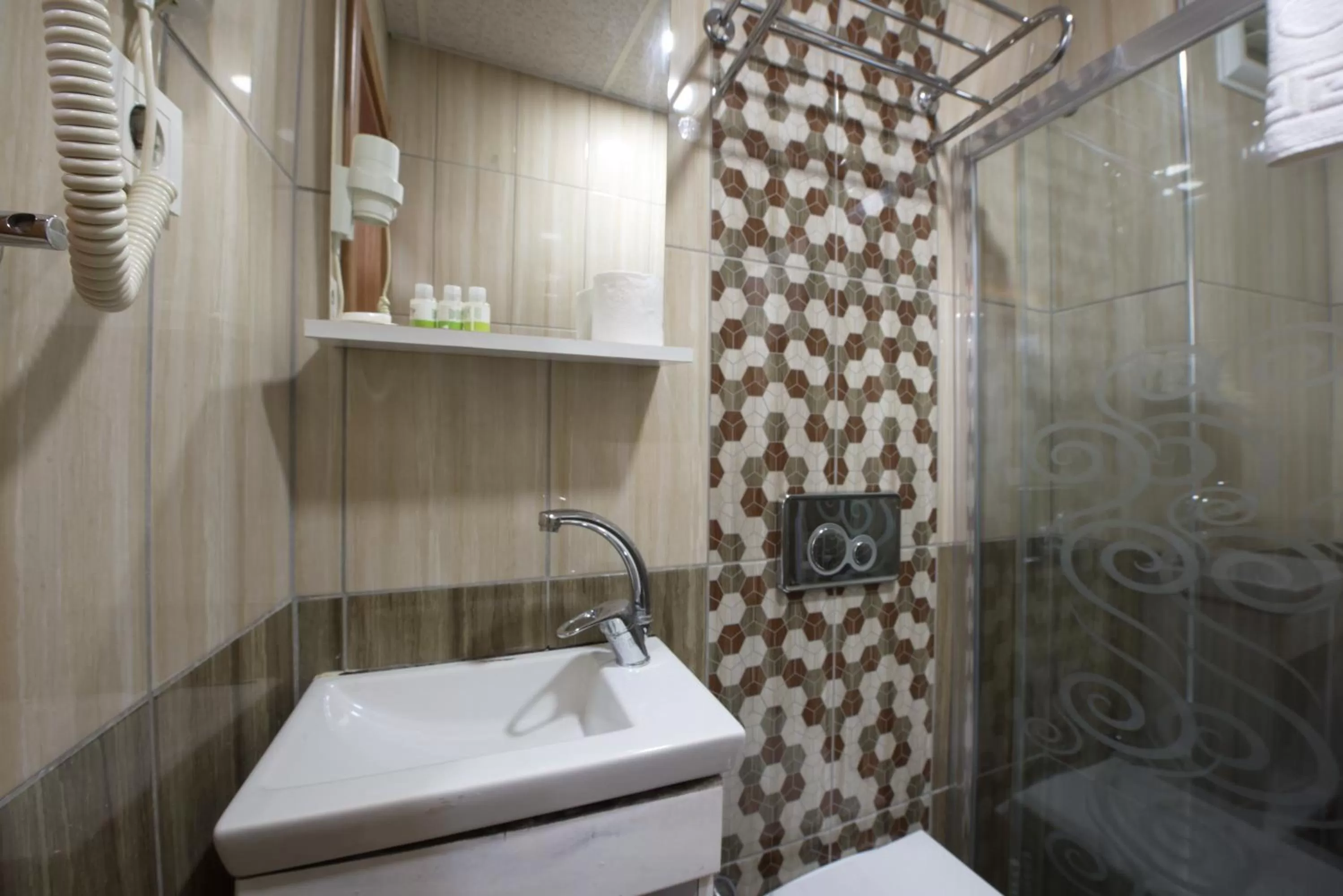 Shower in Istanbul Sirkeci Hotel