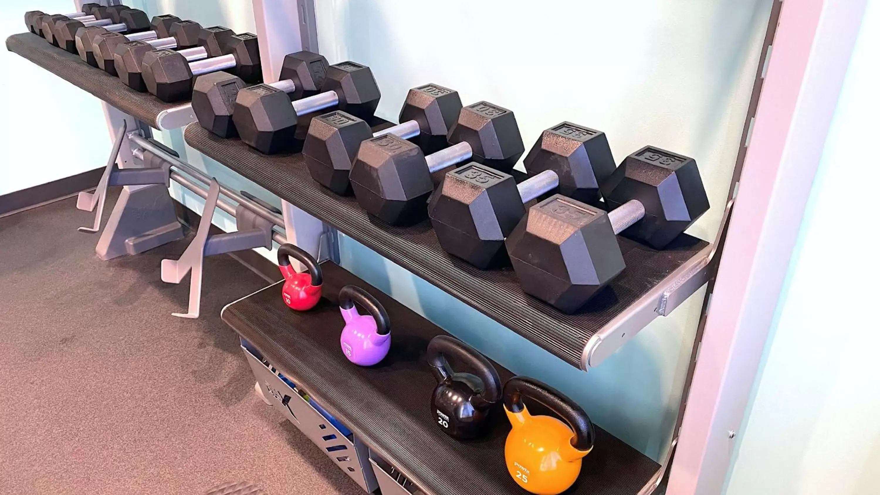 Fitness centre/facilities in Tru By Hilton Baltimore Harbor East