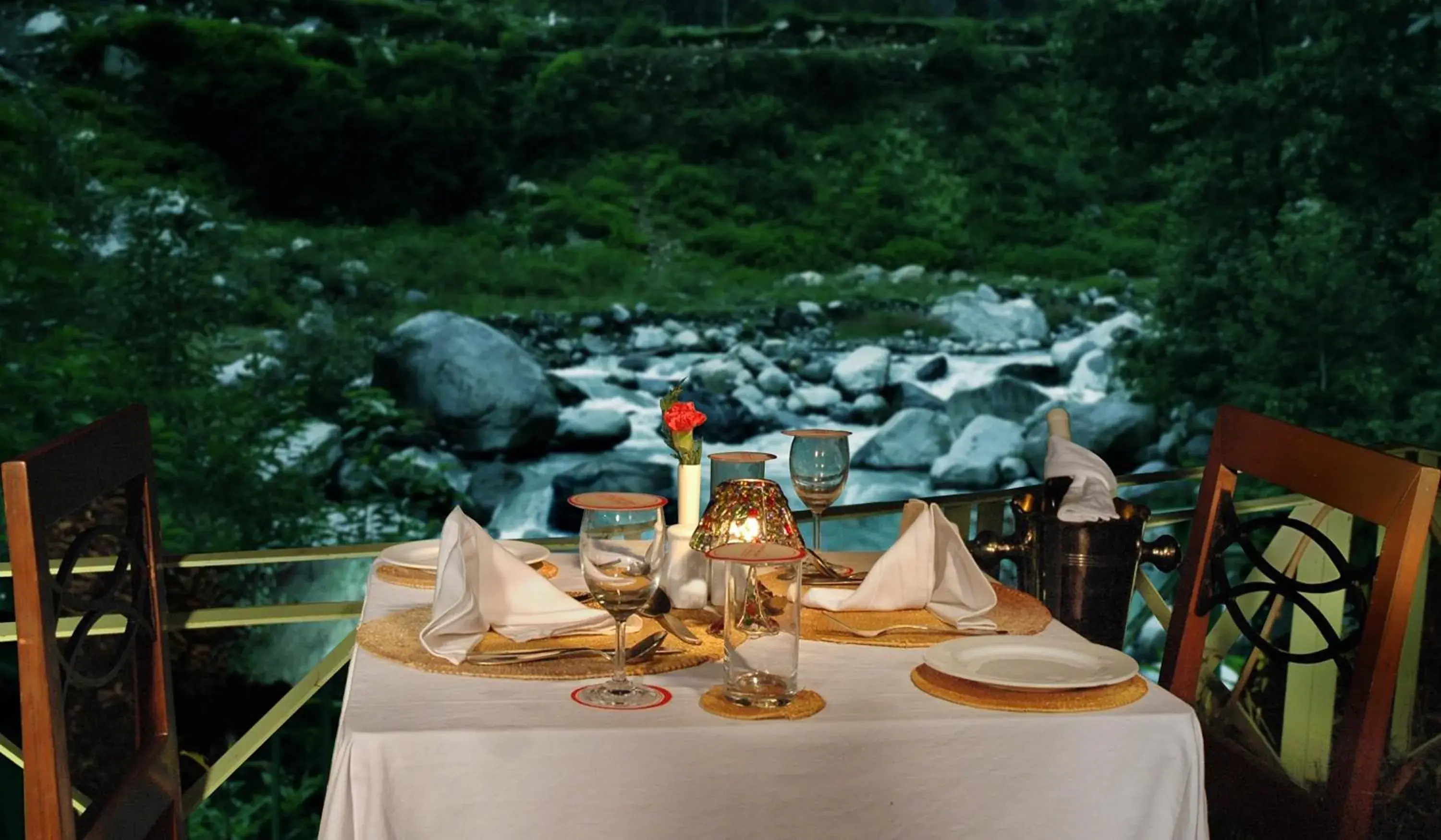 Lake view, Restaurant/Places to Eat in Solang Valley Resort