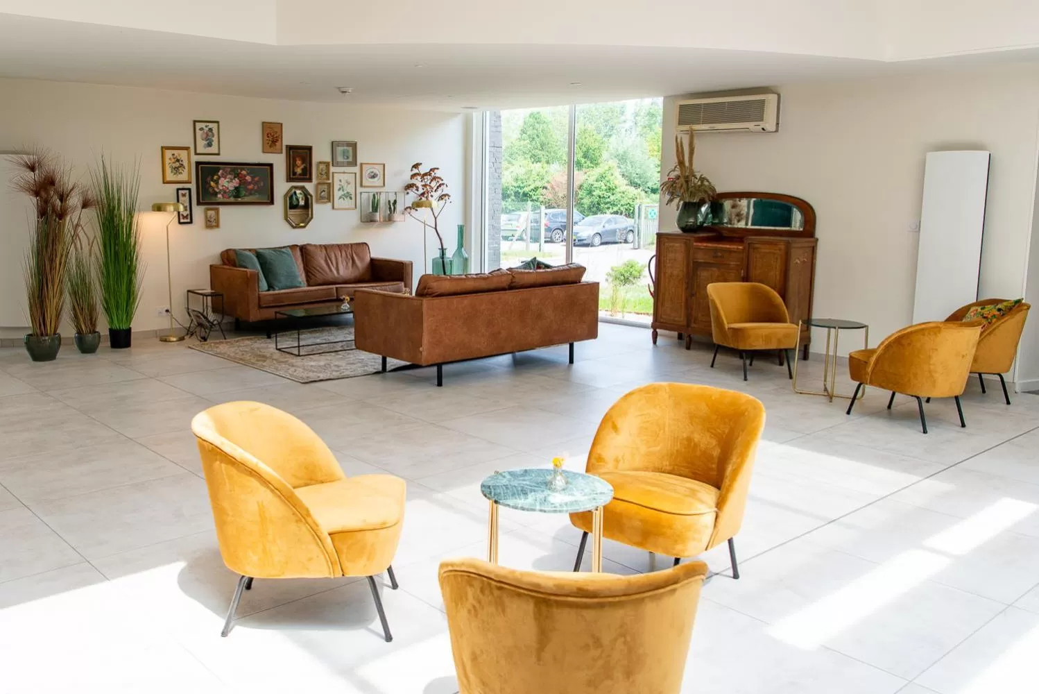 Lounge or bar in Best Western Hotel du Lac Dunkerque- Restaurant ouvert 7/7 midi et soir