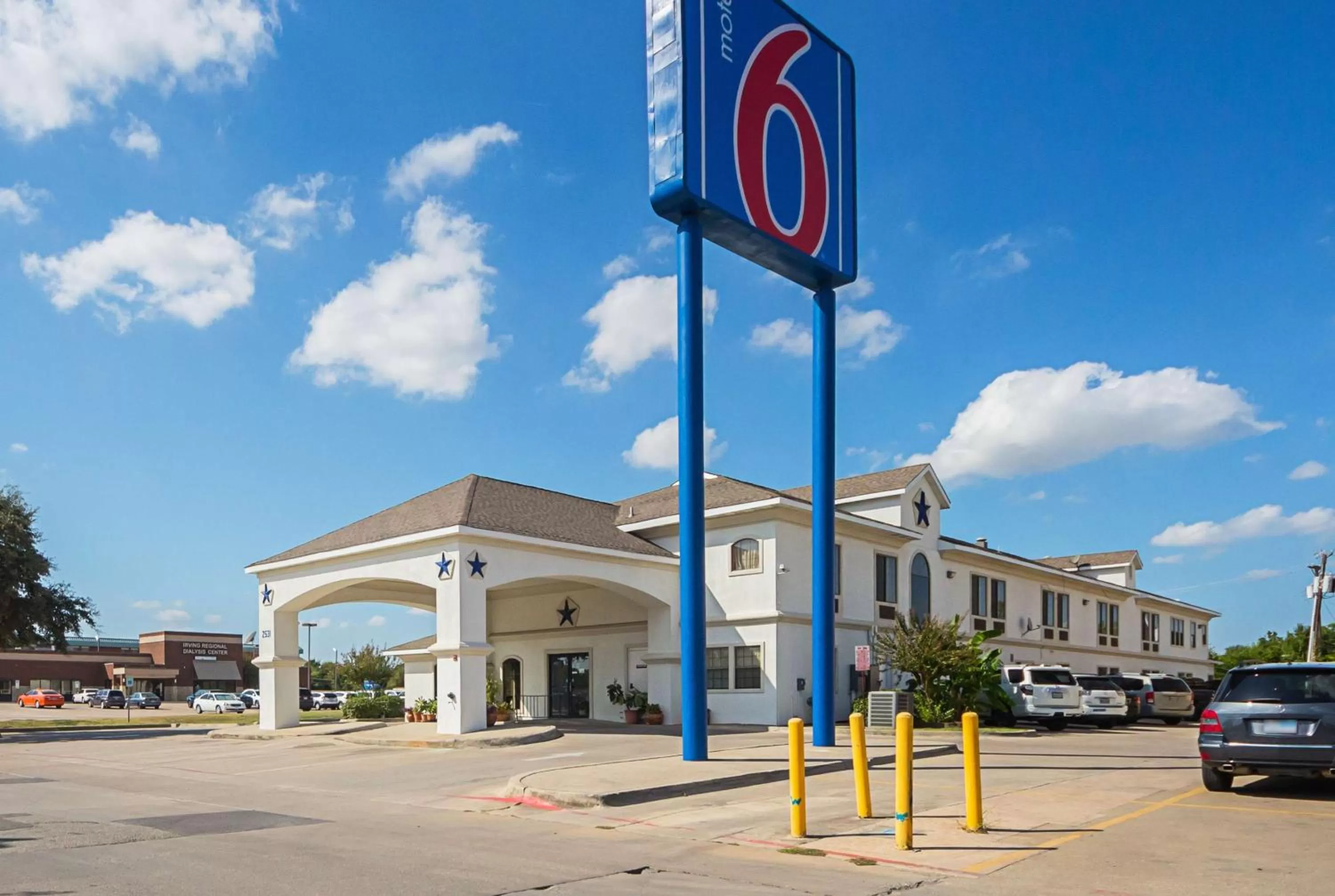 Property building in Motel 6 Dallas – Irving DFW Airport South