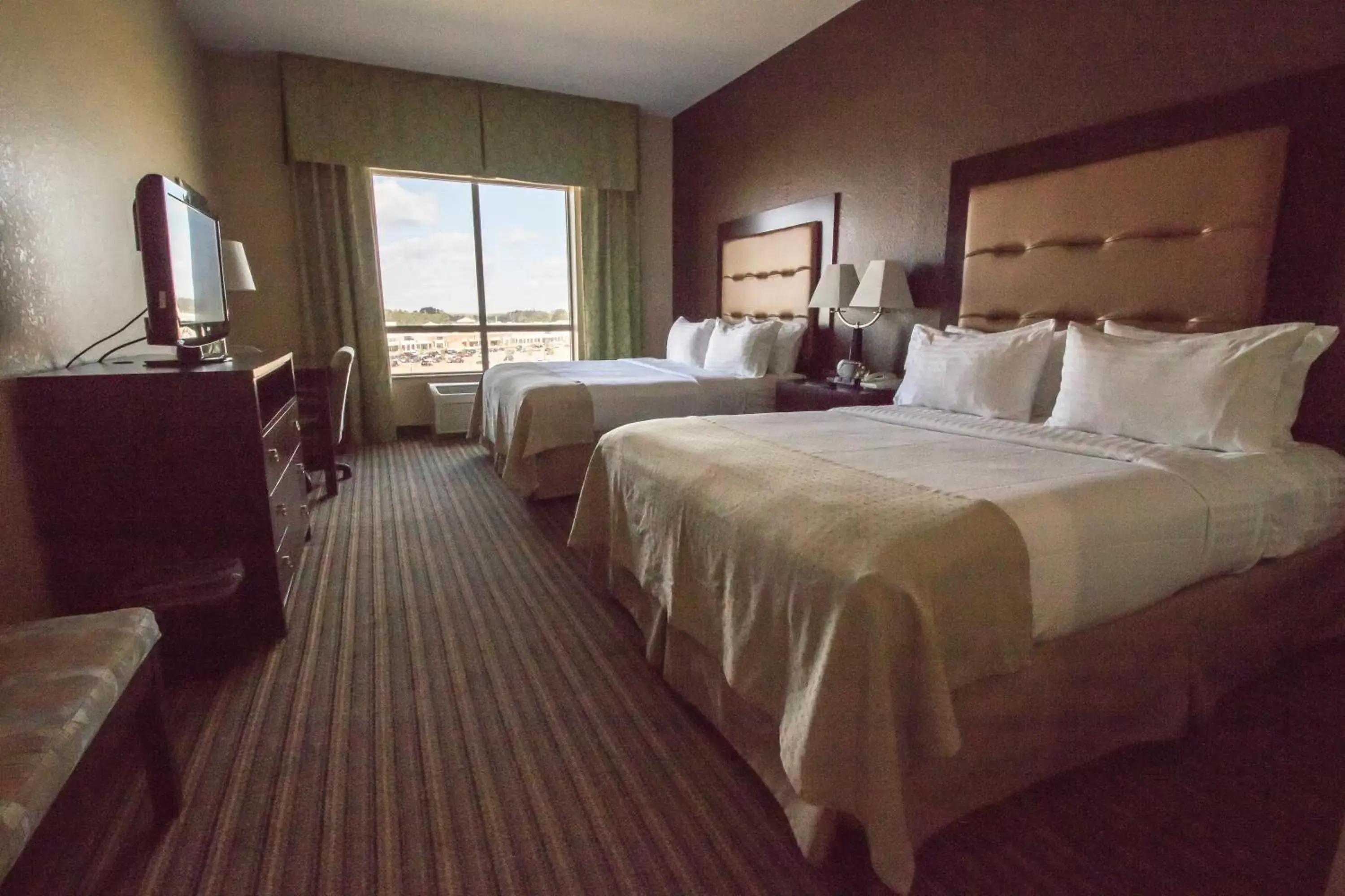 Photo of the whole room, Bed in Holiday Inn Pearl - Jackson Area, an IHG Hotel