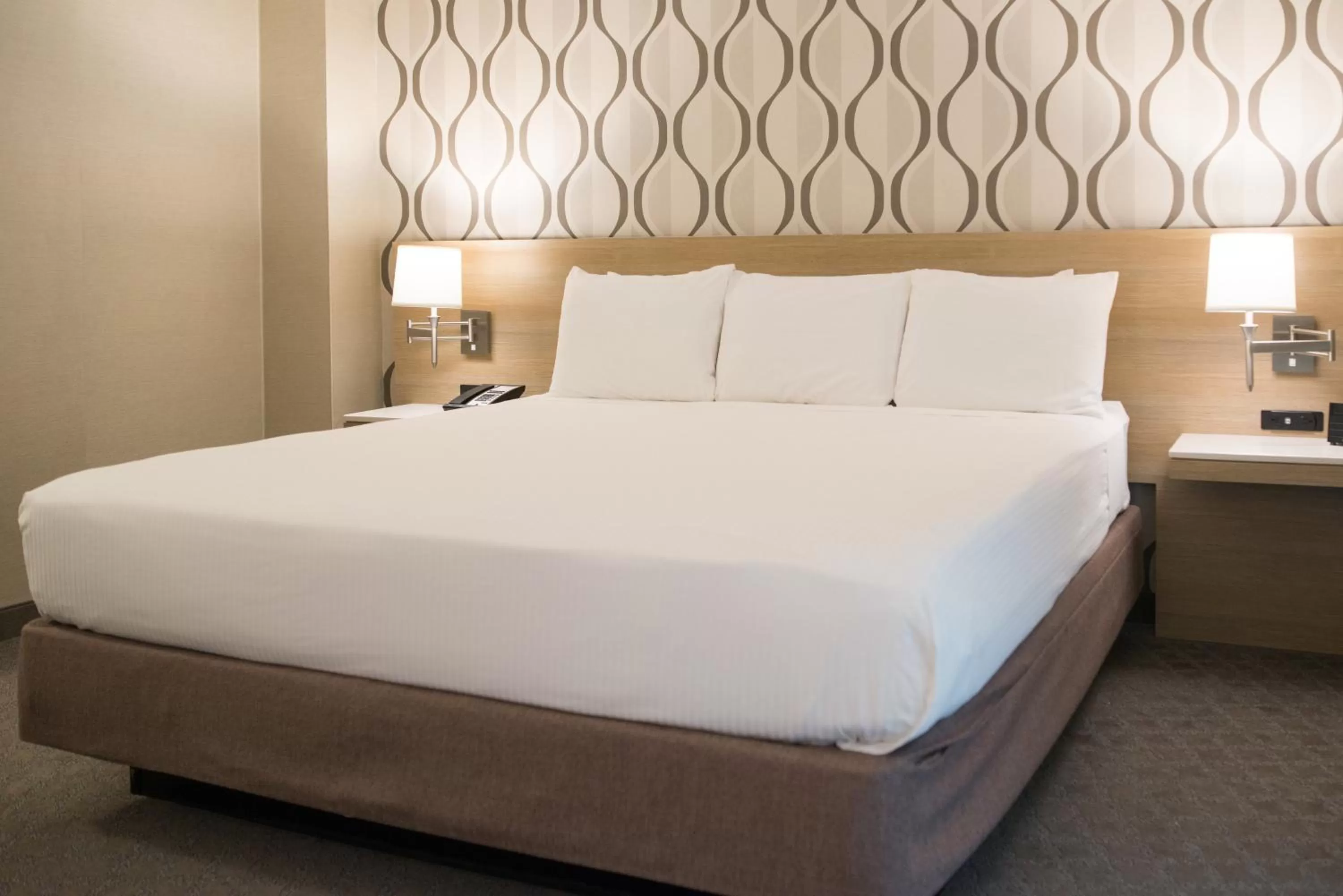 Bed in Radisson Hotel Duluth-Harborview