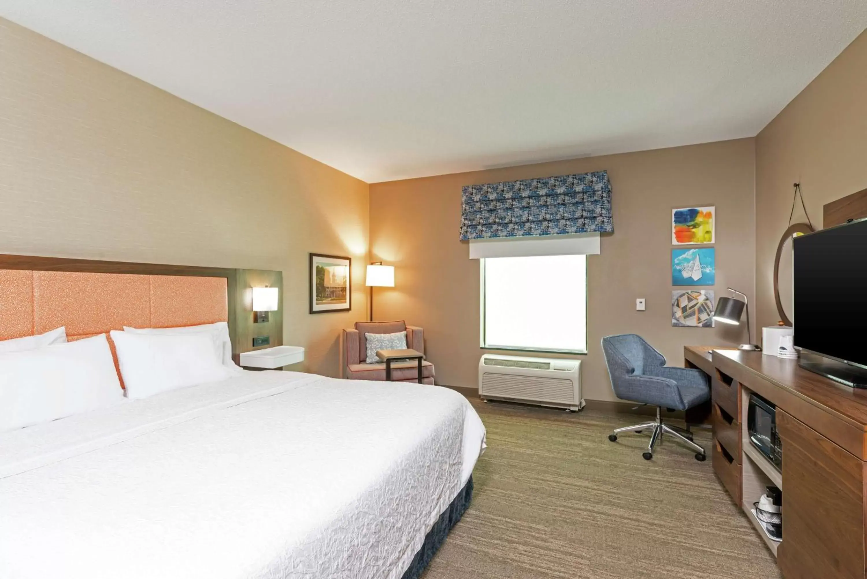 Bedroom in Hampton Inn & Suites Marshalltown