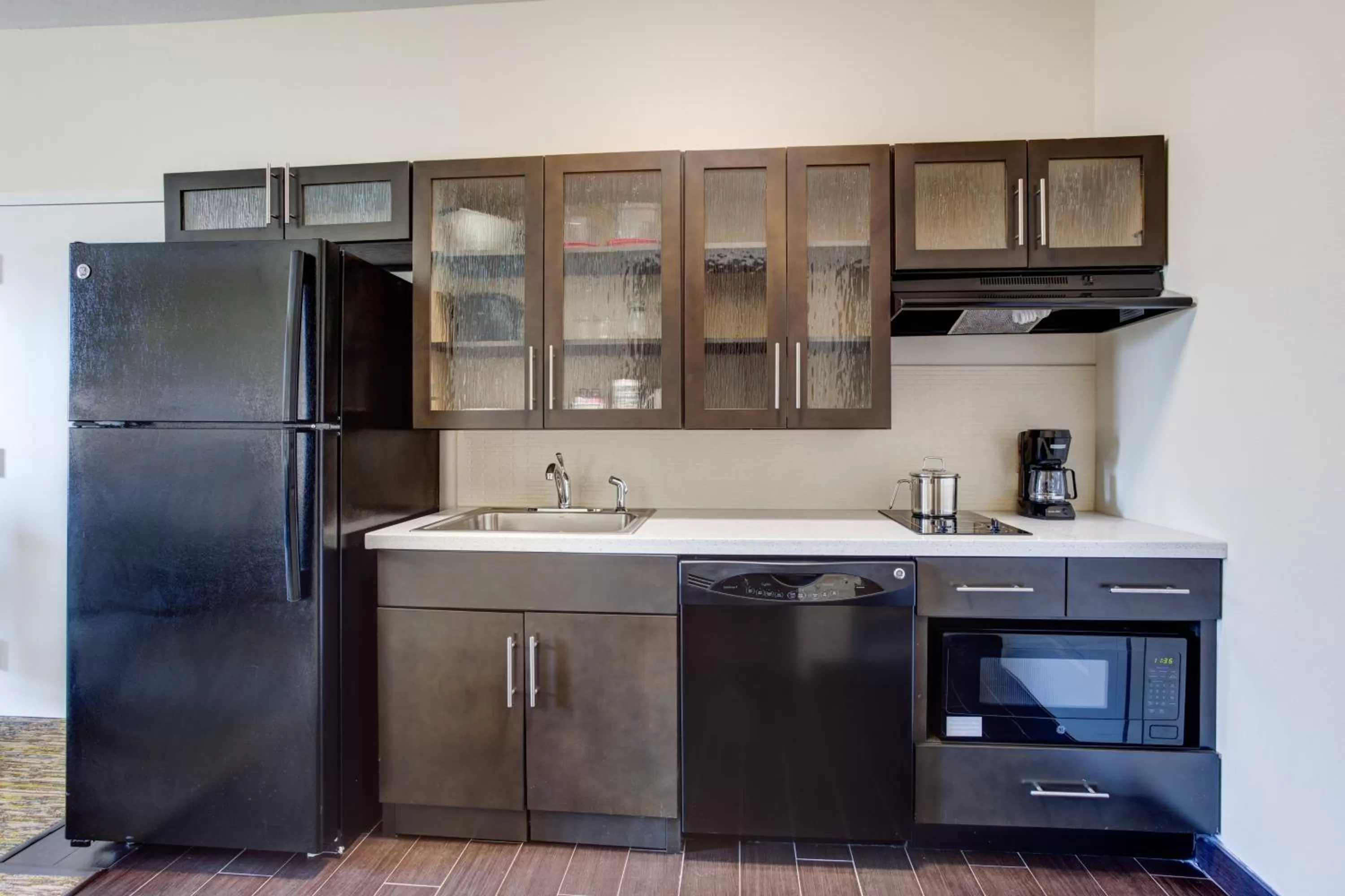 Photo of the whole room in Candlewood Suites Cut Off - Galliano by IHG