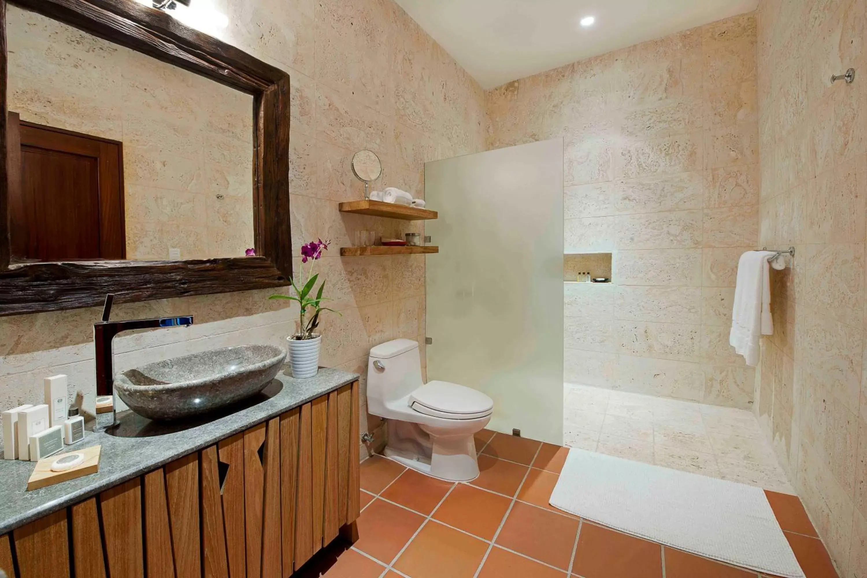 Bathroom in Casas del XVI