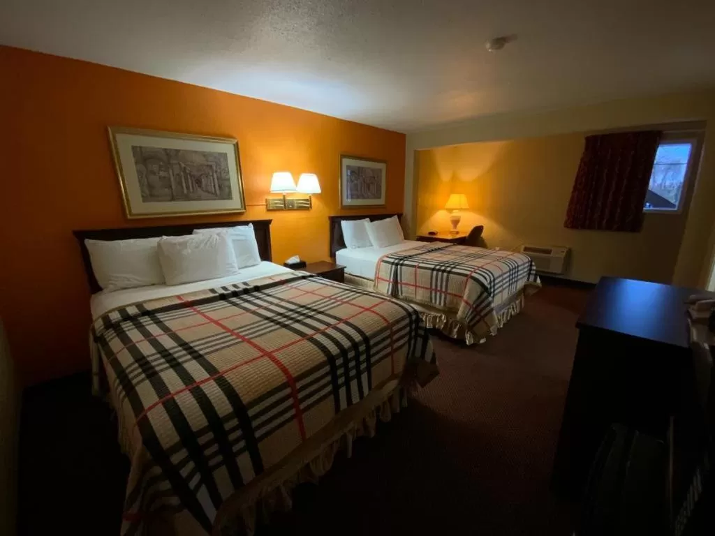 Bed in Indian Mound Motel