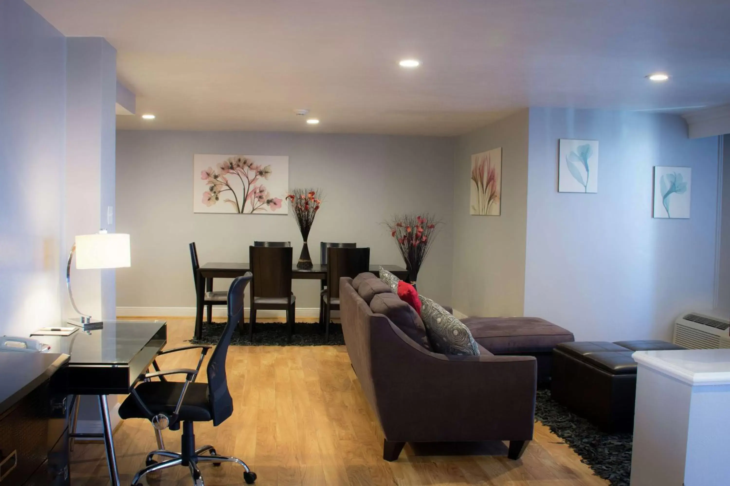 Bedroom in Midland Plaza Hotel Bedroom in Midland Plaza Hotel