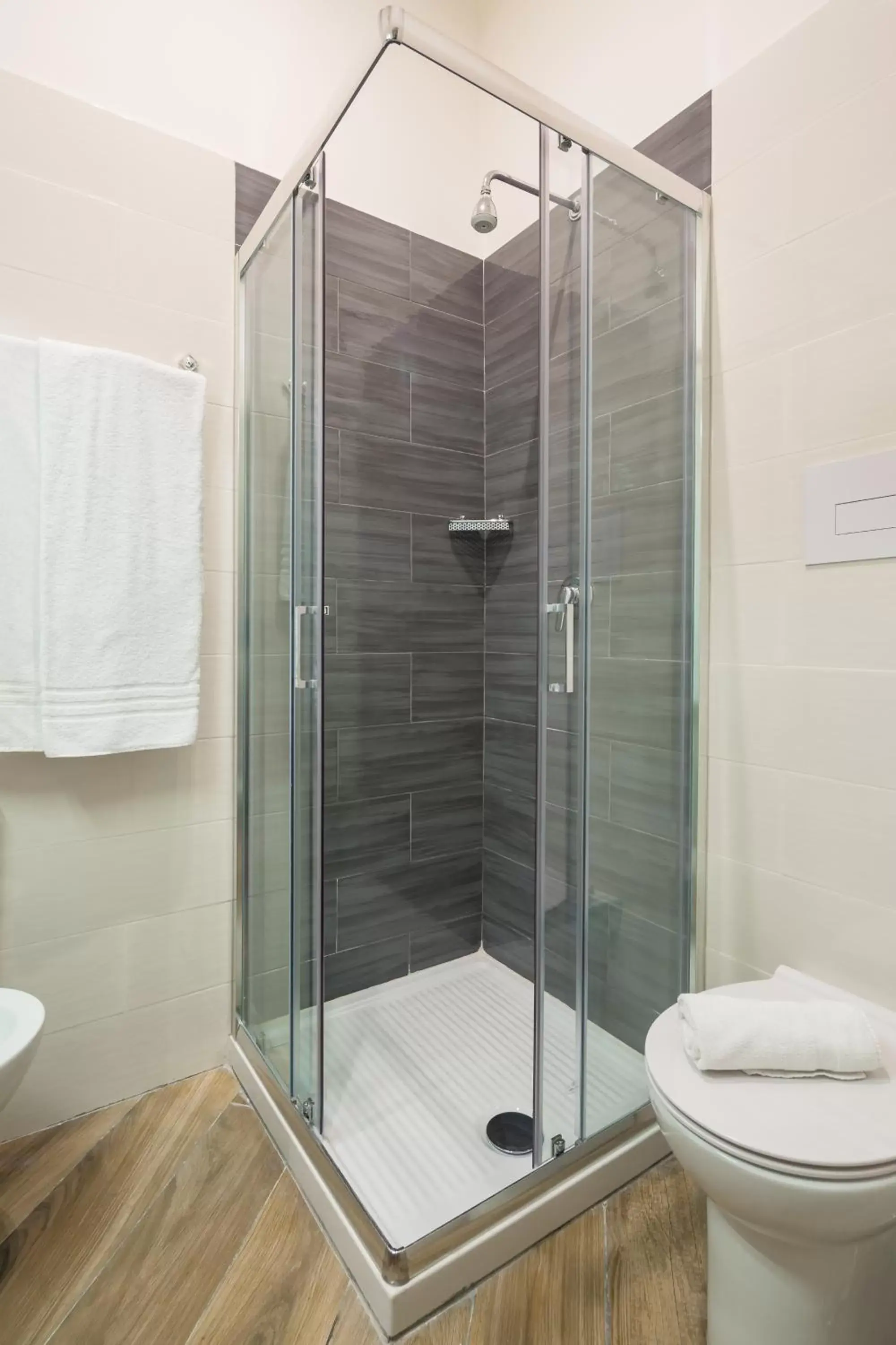 Shower, Bathroom in Hotel Bella Napoli