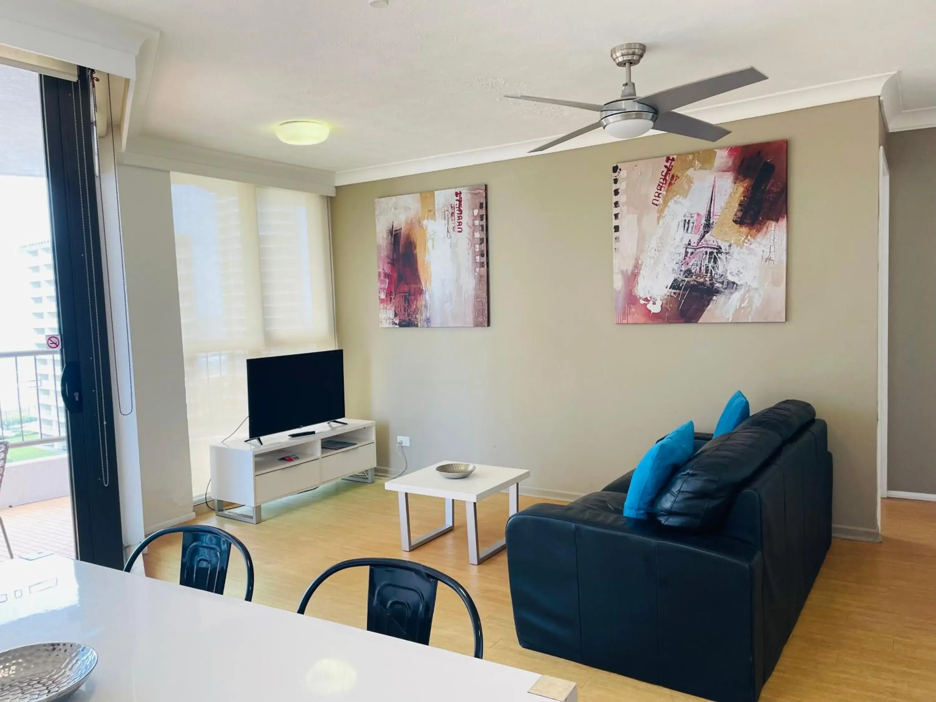 Seating Area in Warringa Surf Holiday Apartments