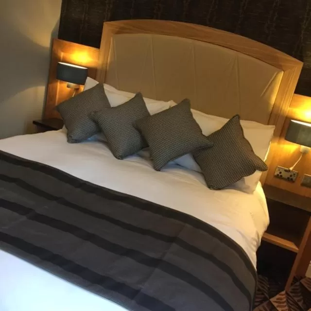 Property building, Bed in The Bell Hotel Aylesbury