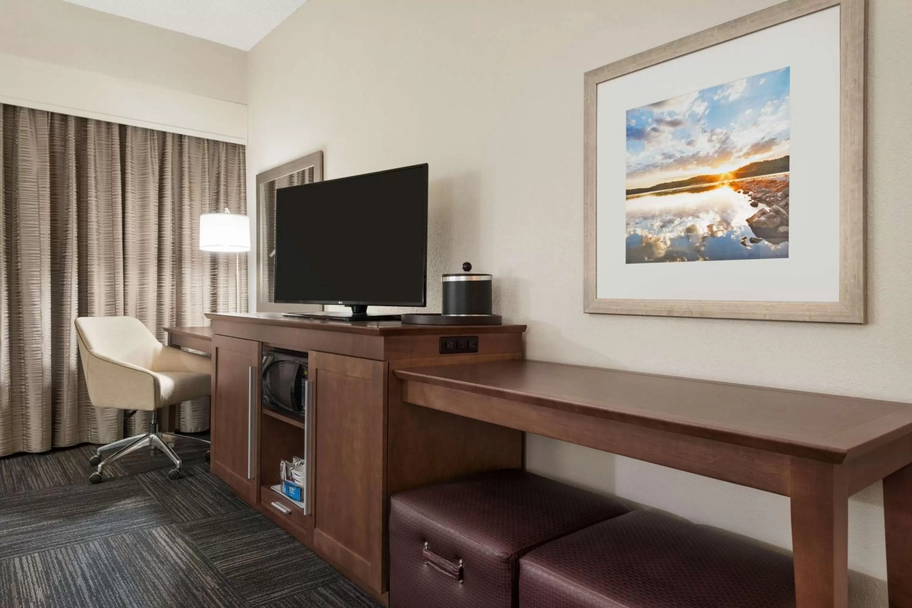 Bedroom in Hampton Inn Lawrence