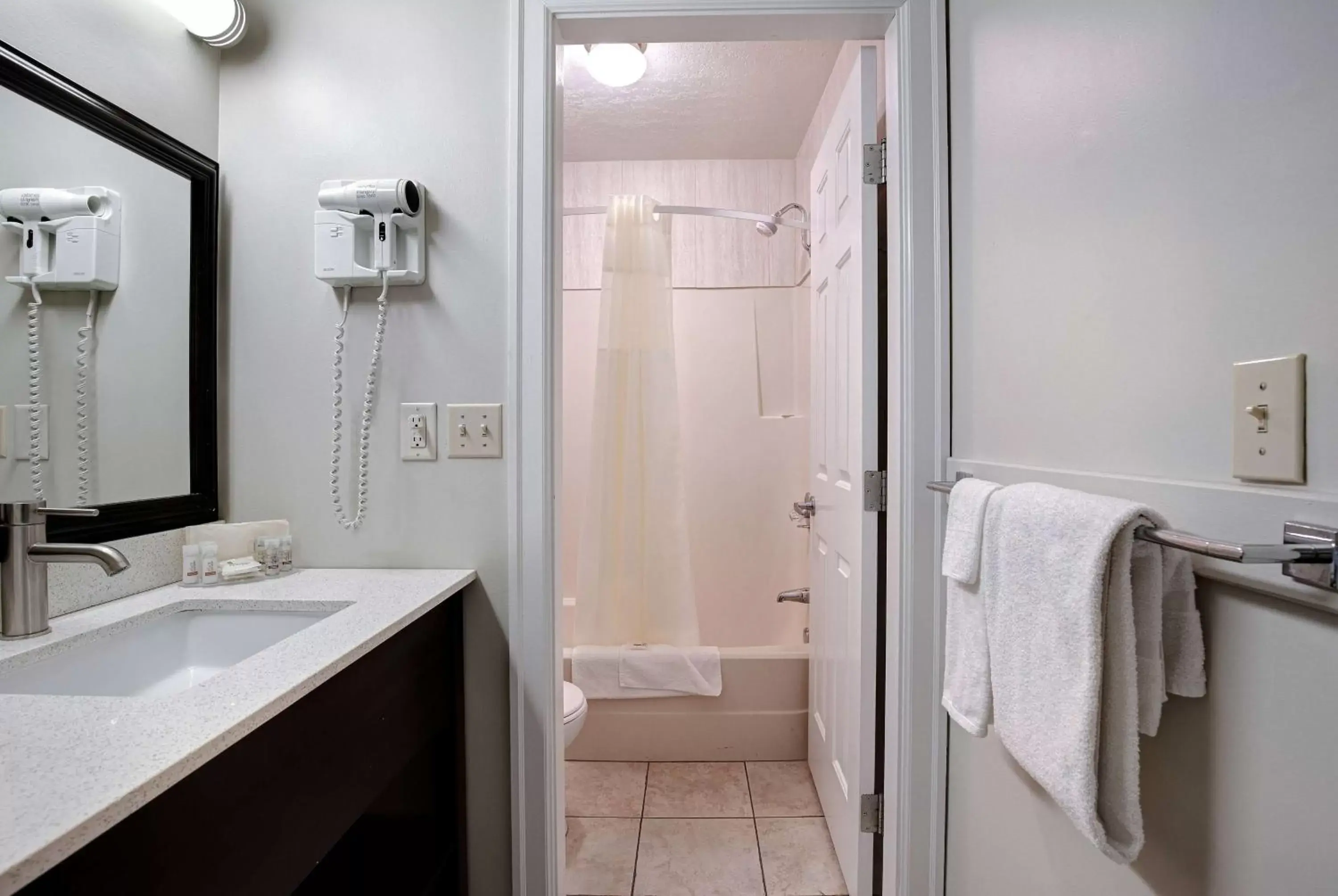 TV and multimedia, Bathroom in Days Inn by Wyndham Vernon