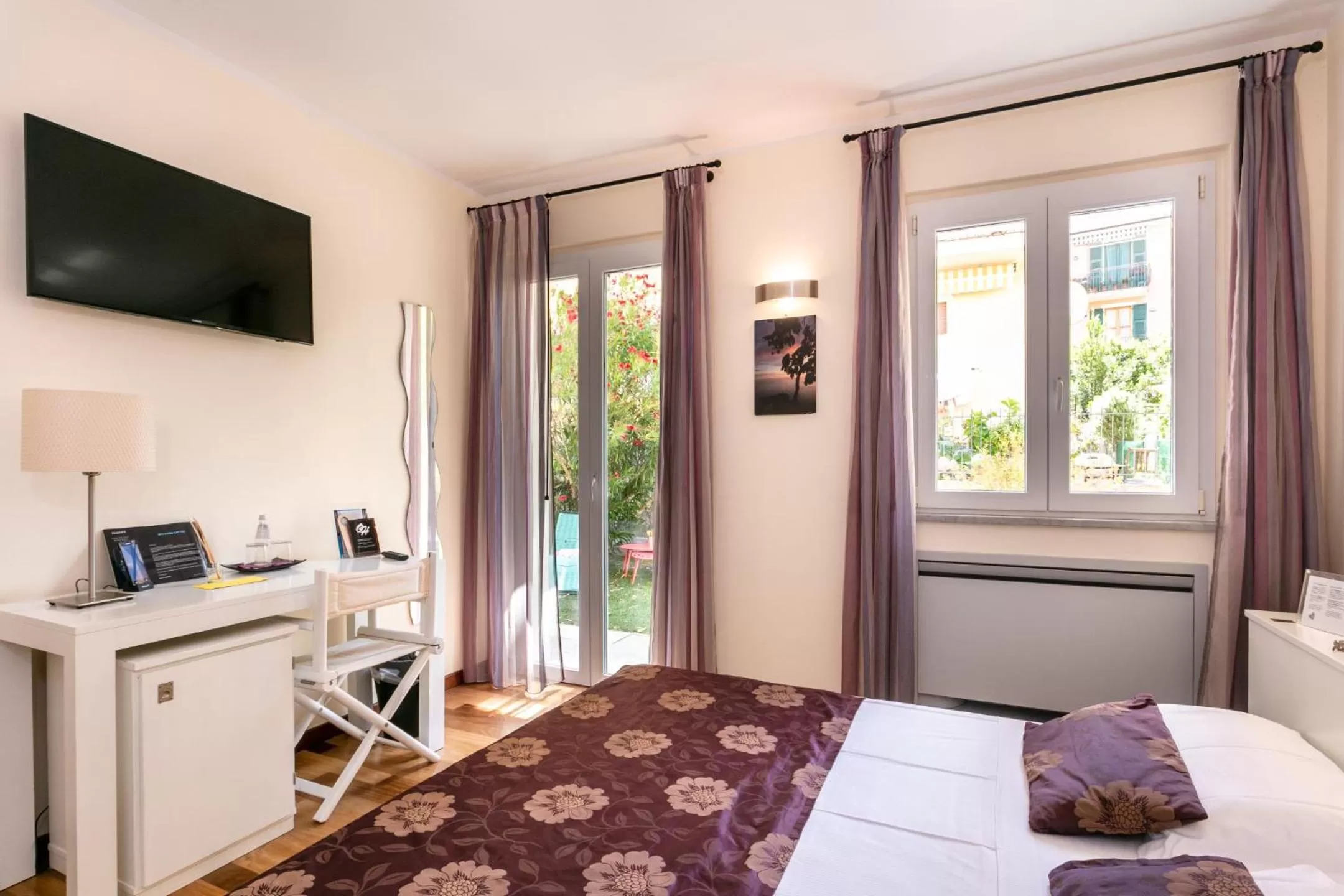 TV and multimedia, Bed in Oasi Hotel