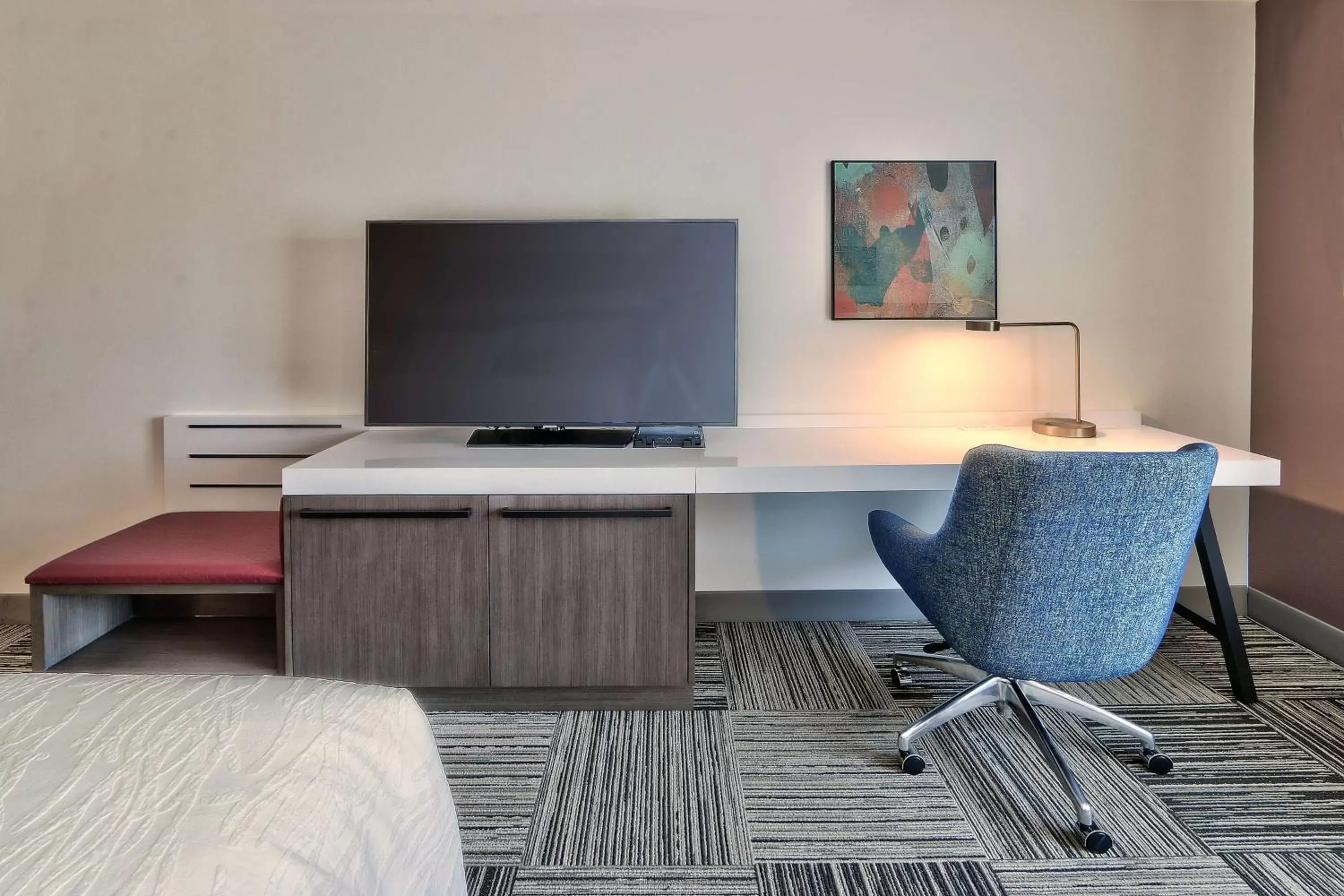 Bedroom, TV/Entertainment Center in Hilton Garden Inn Albuquerque/Journal Center