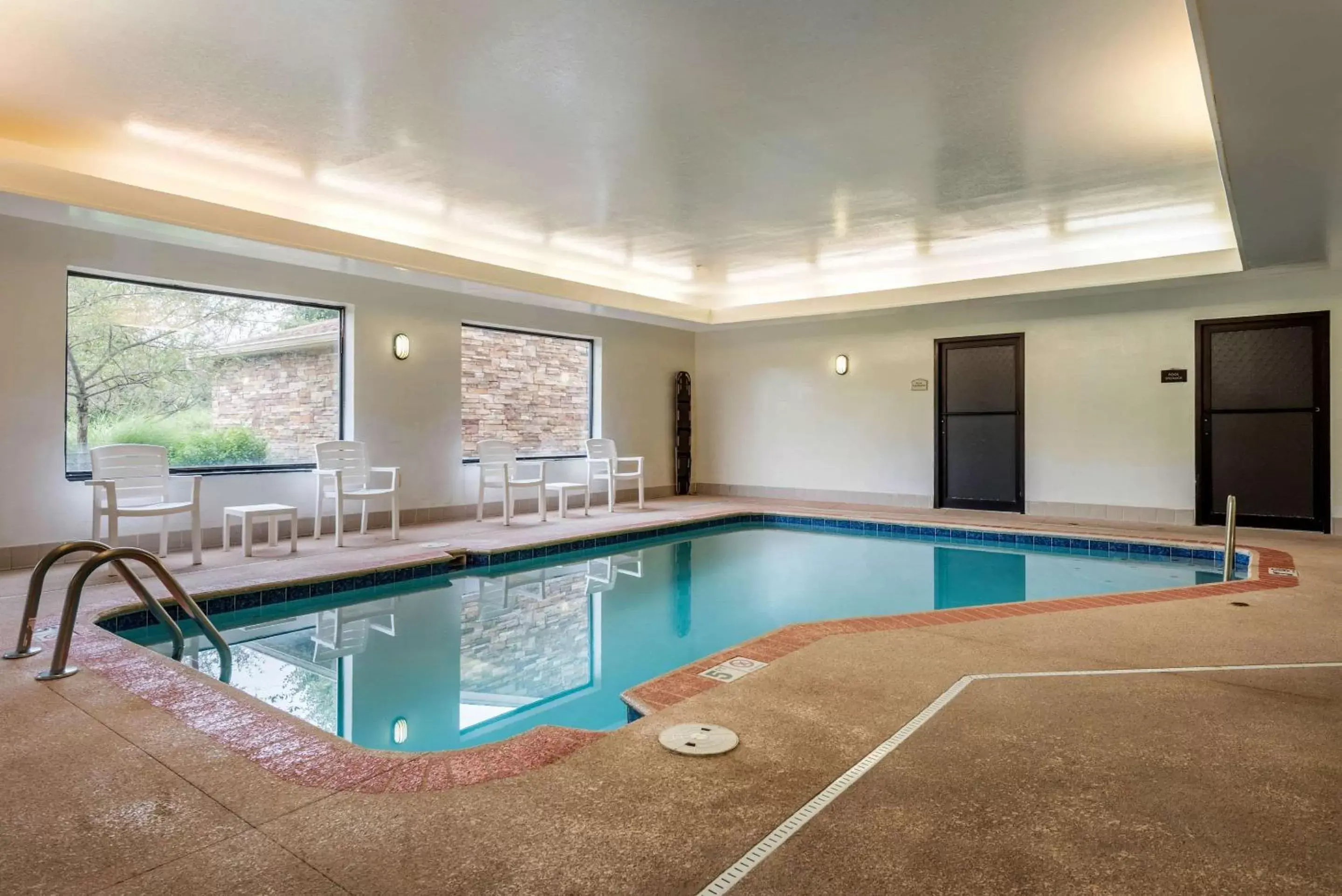 On site, Swimming Pool in Comfort Suites Dayton-Wright Patterson