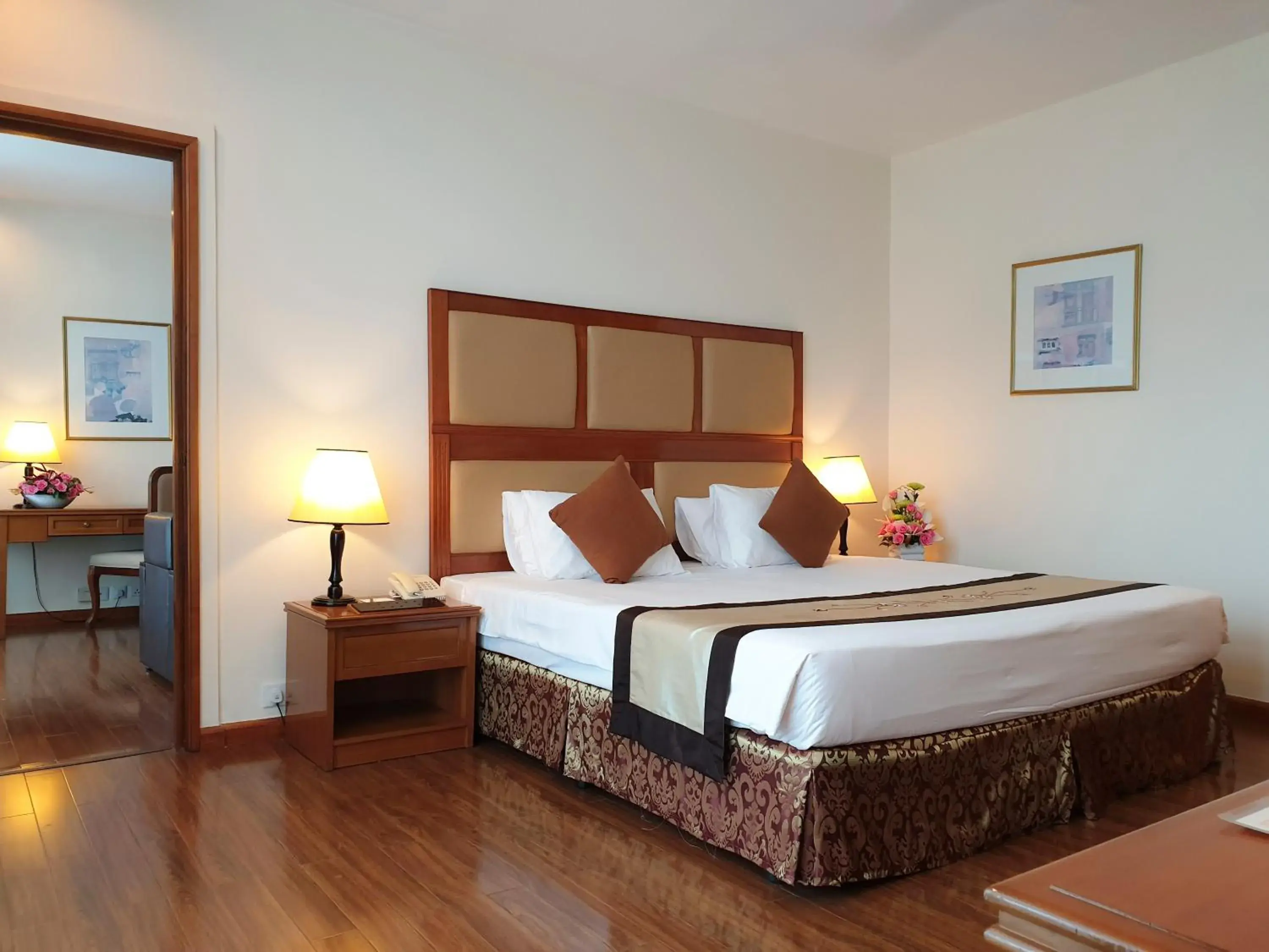 Photo of the whole room, Bed in Ramana Saigon Hotel