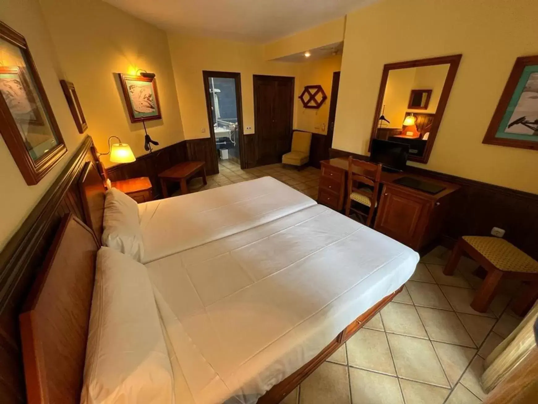 Bedroom, Bed in Hotel Ziryab