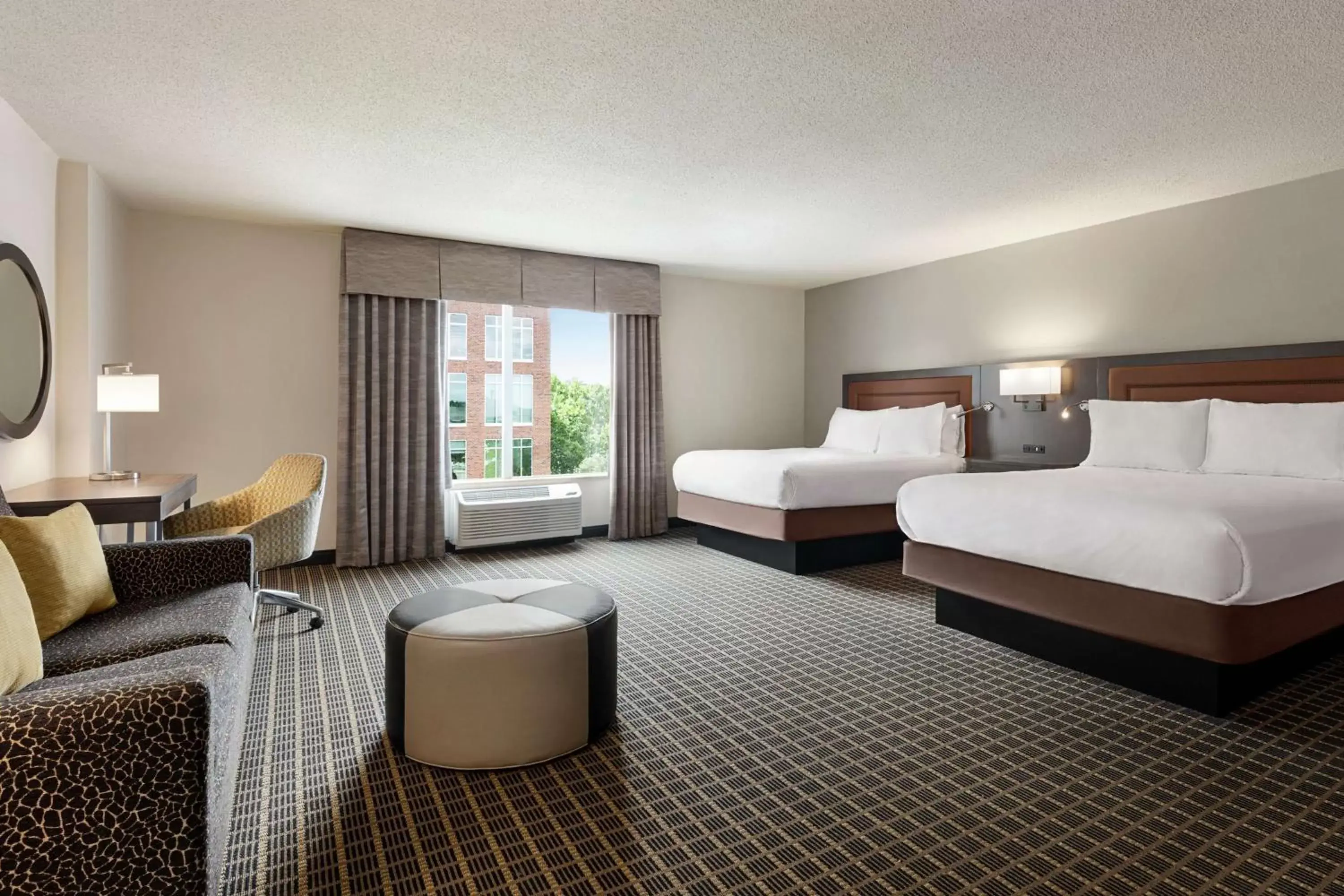 Bedroom in Hampton Inn & Suites Greenville-Downtown-Riverplace