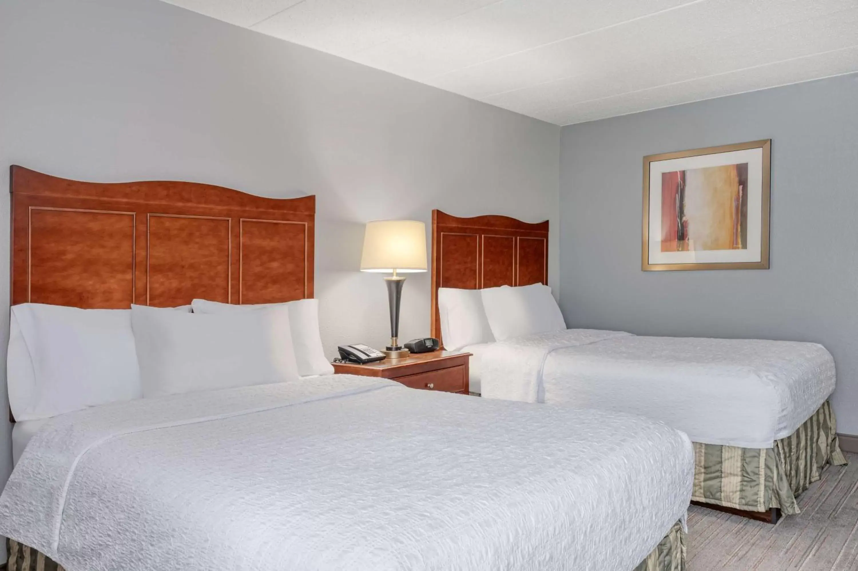 Bed in Hampton Inn Baltimore/White Marsh