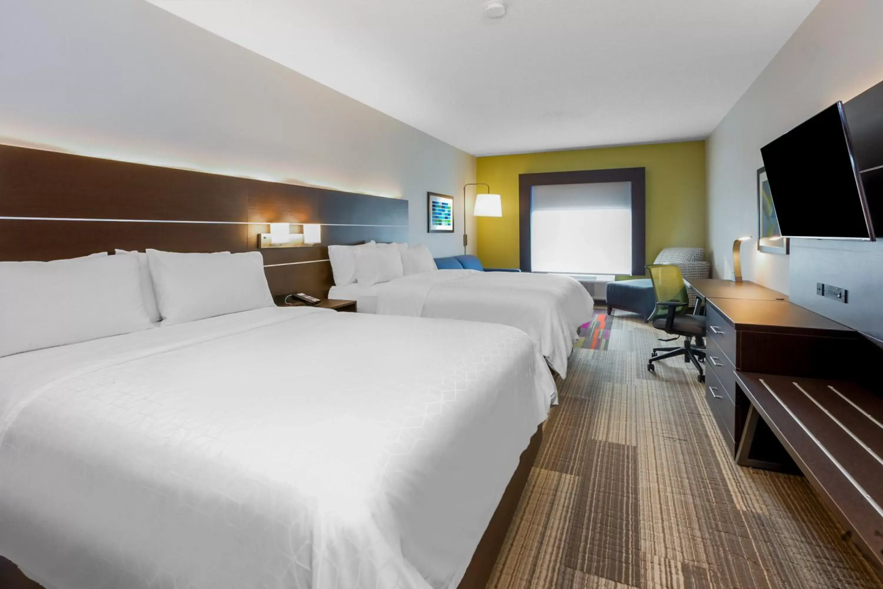 Photo of the whole room, Bed in Holiday Inn Express Hotel & Suites Woodhaven, an IHG Hotel