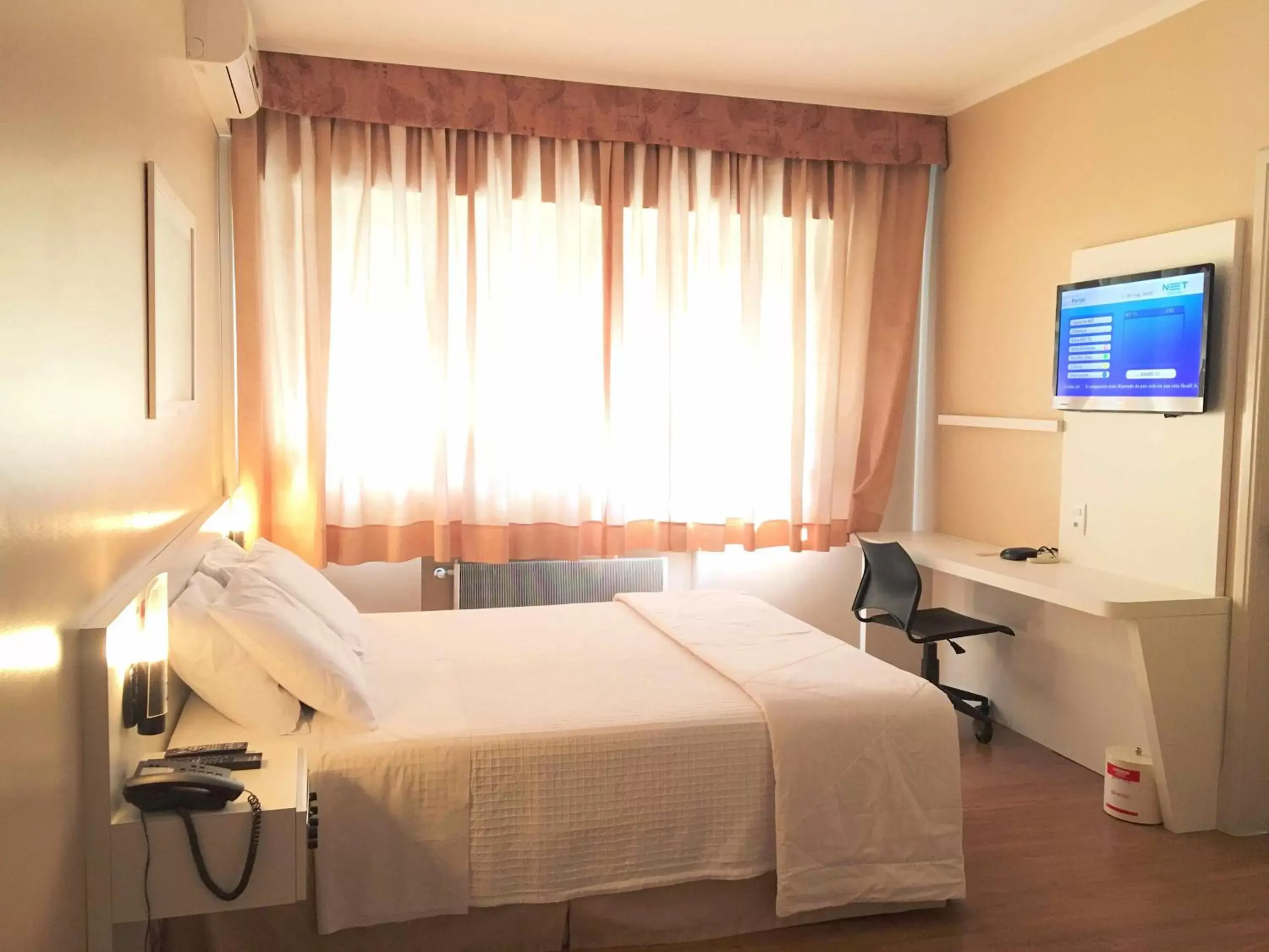 Superior Double Room - single occupancy in Cosmos Hotel Superior Double Room - single occupancy in Cosmos Hotel