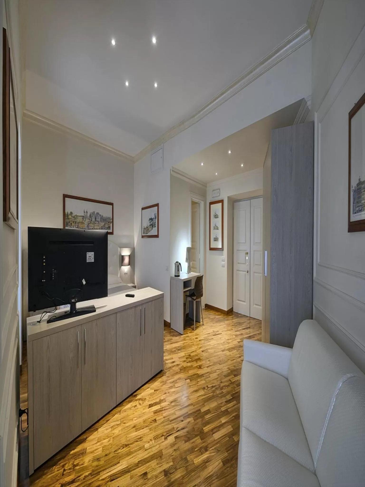 Decorative detail in Polinari Rooms San Pietro Roma