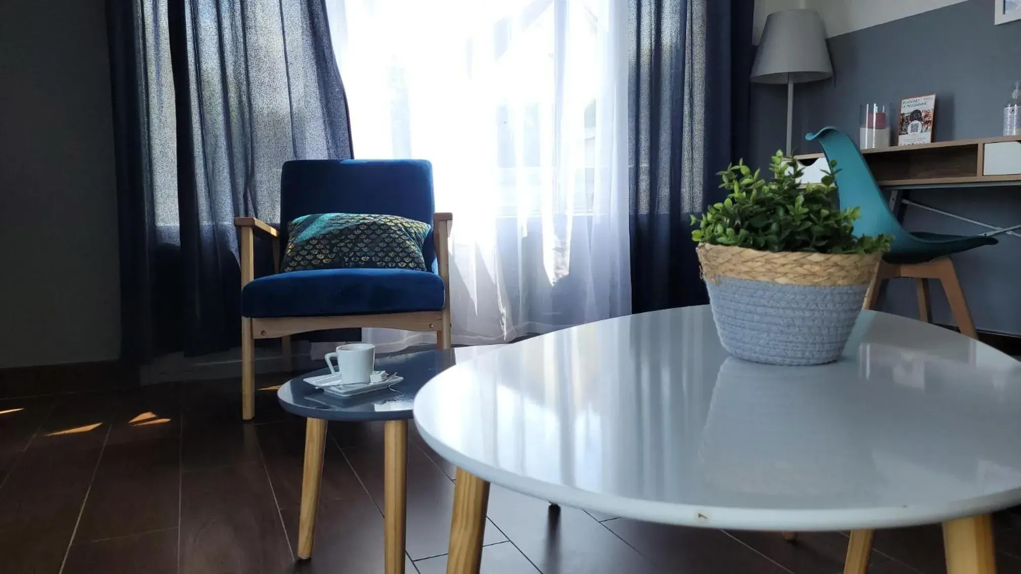 Living room, Seating Area in Campanile Dreux