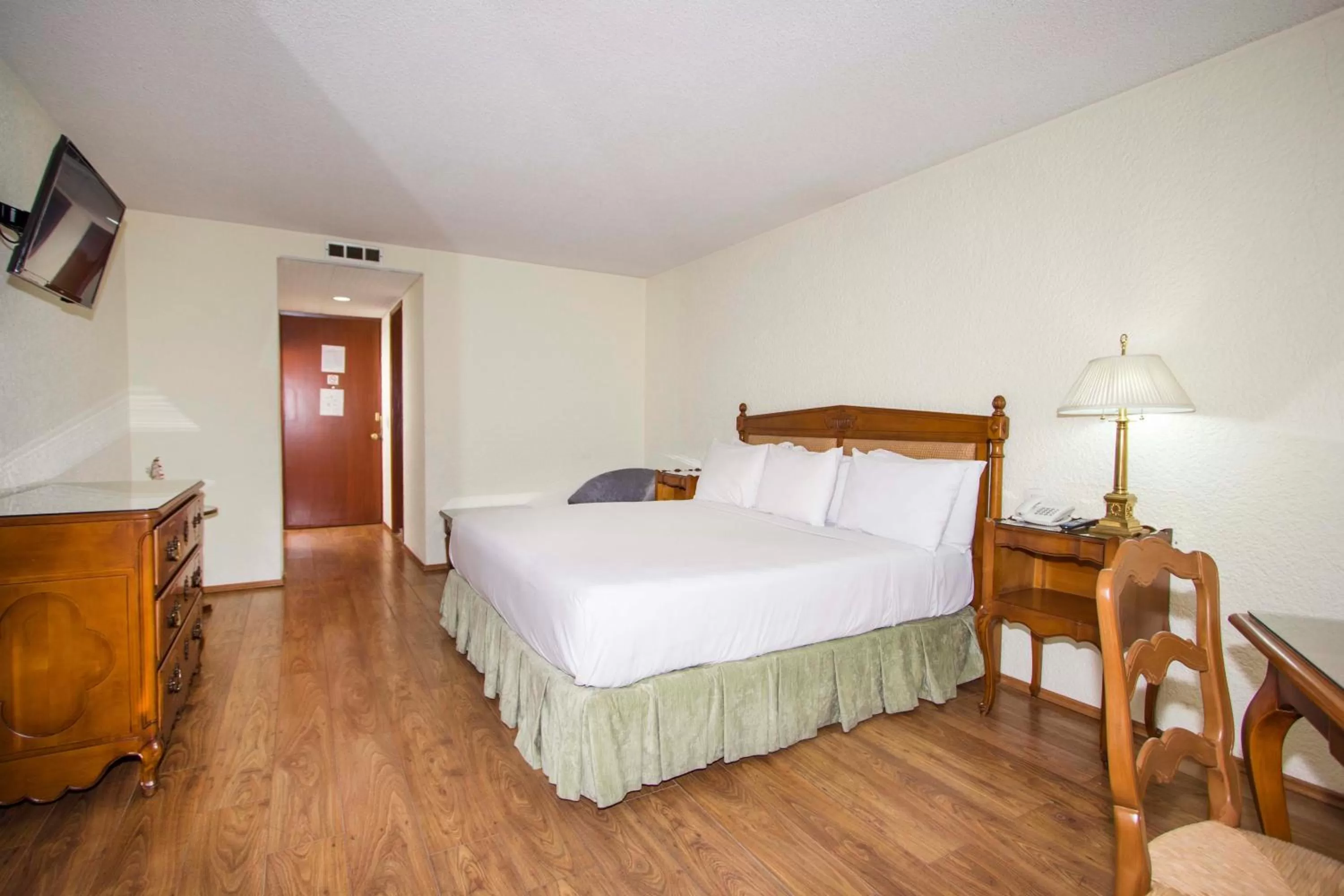 Photo of the whole room, Bed in Hotel Valle de Mexico Toreo