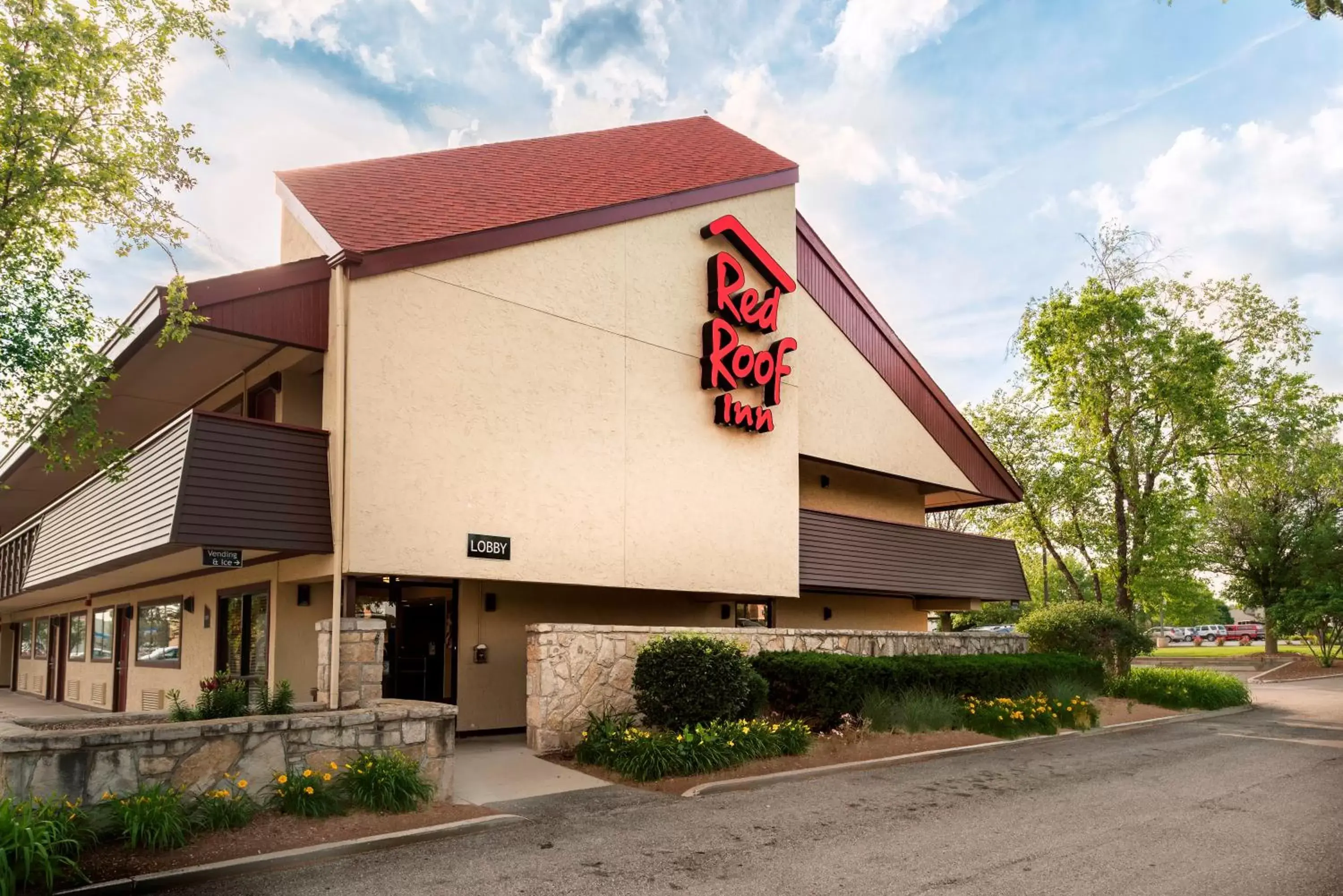 Property Building in Red Roof Inn Rockford East - Casino District