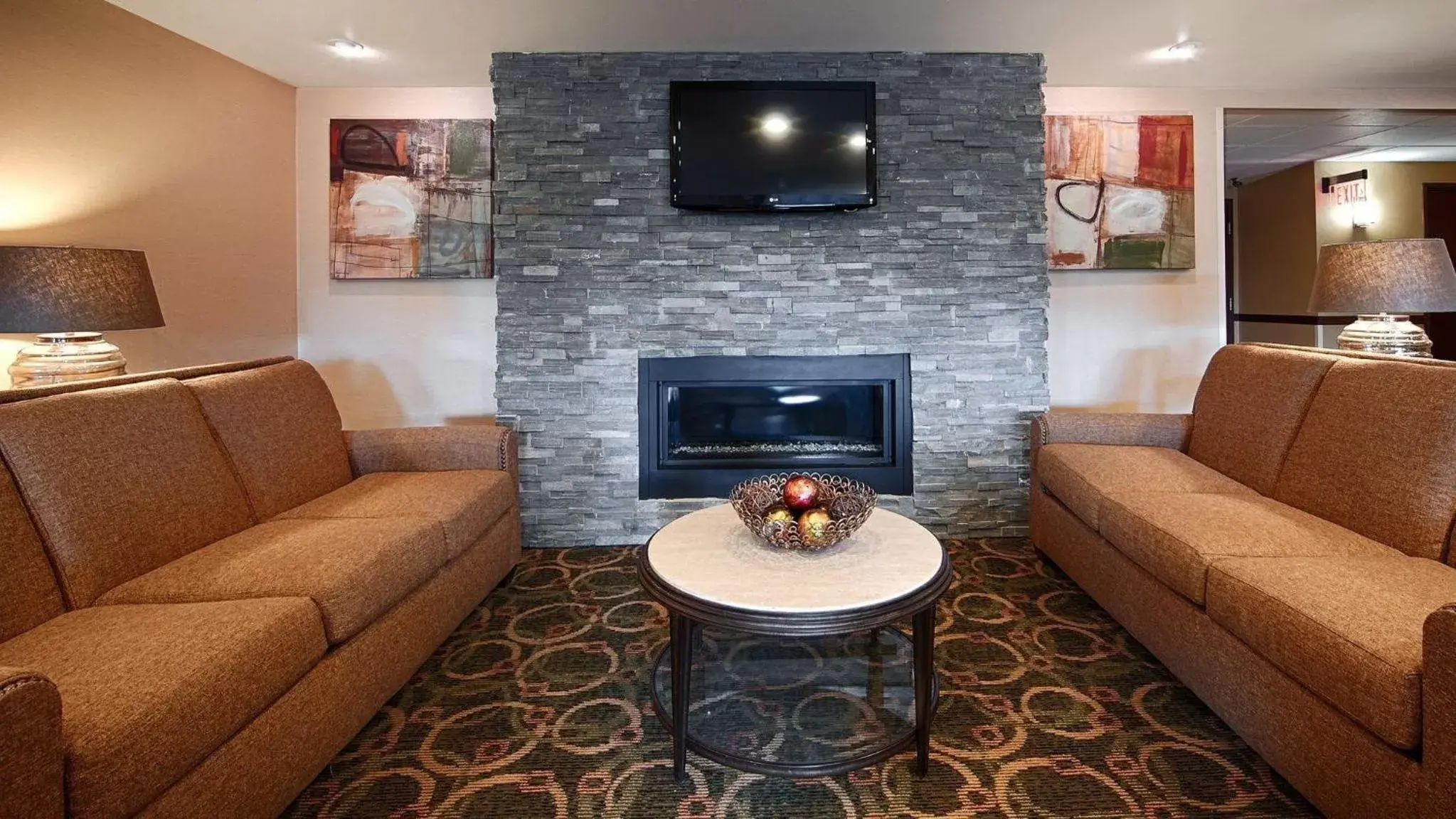 Communal lounge/ TV room, Seating Area in Comfort Inn & Suites Copley Akron