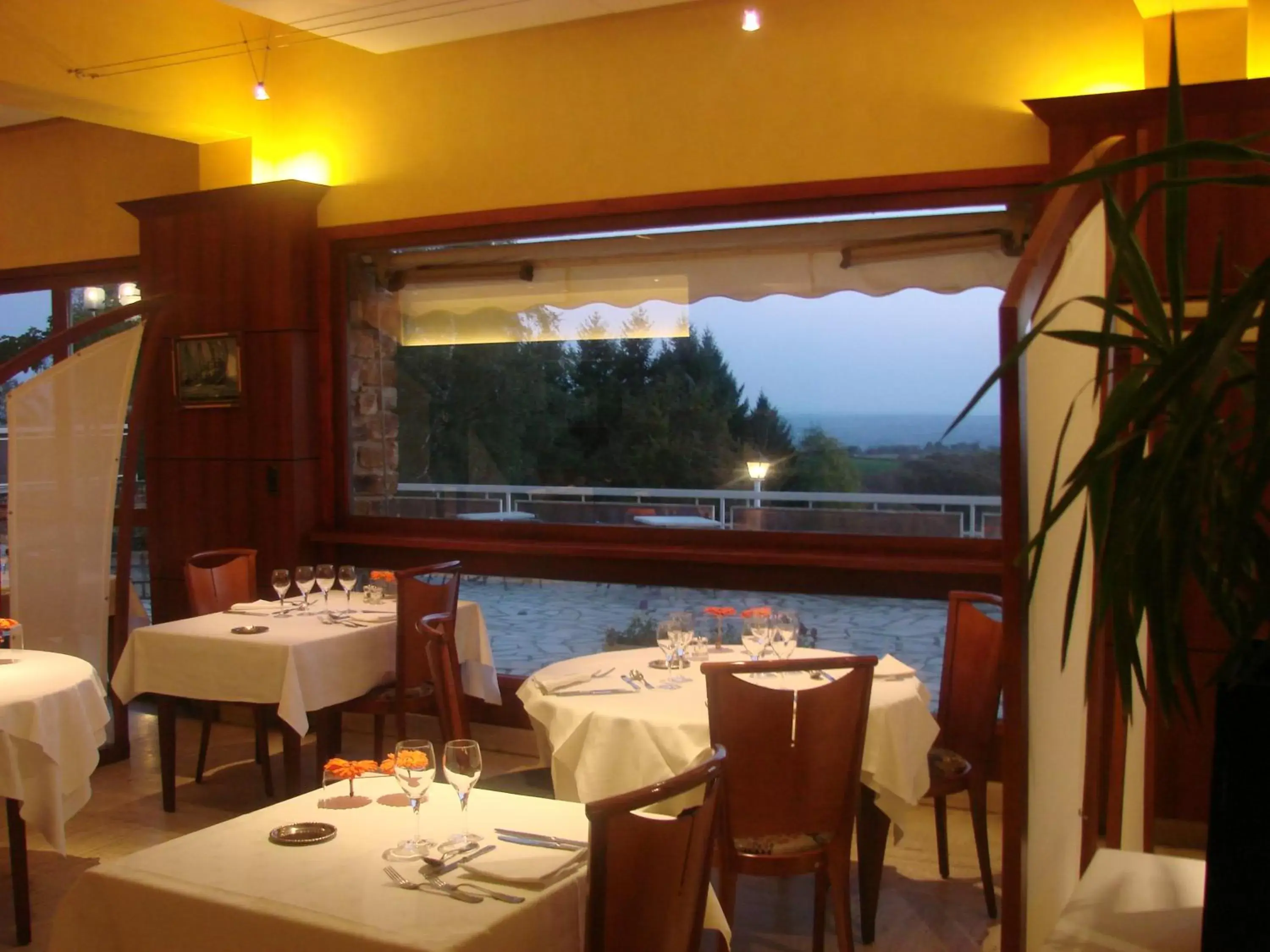 Restaurant/Places to Eat in authentic by balladins – Rodez / Le Ségala