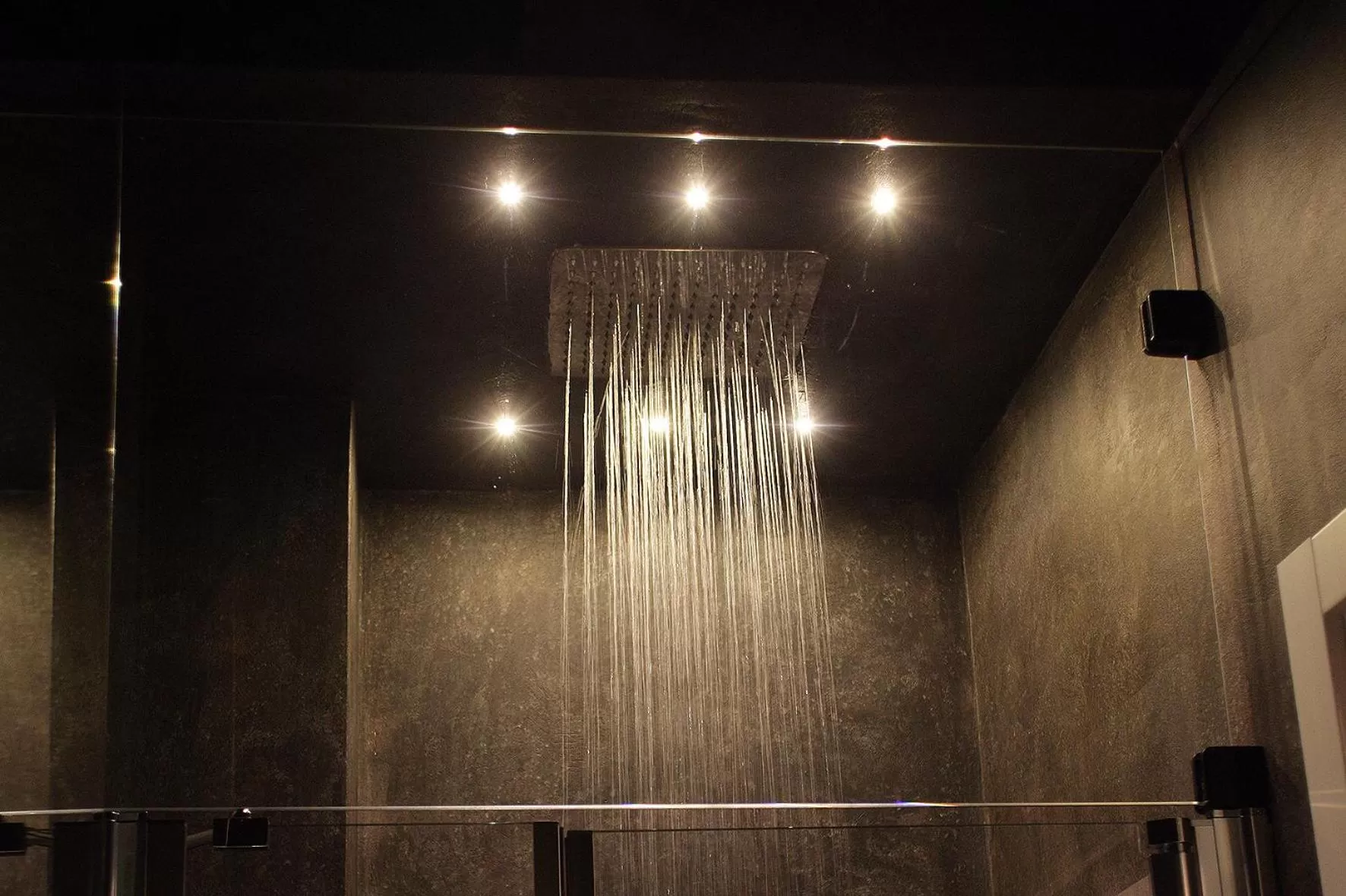 Shower in Sebèl Hospitality Charme