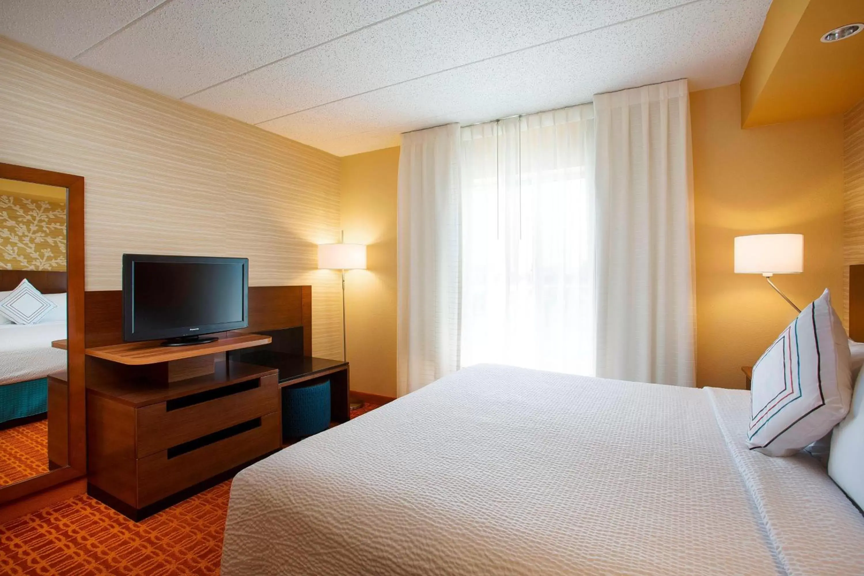 Photo of the whole room, Bed in Fairfield Inn & Suites Chicago Midway Airport