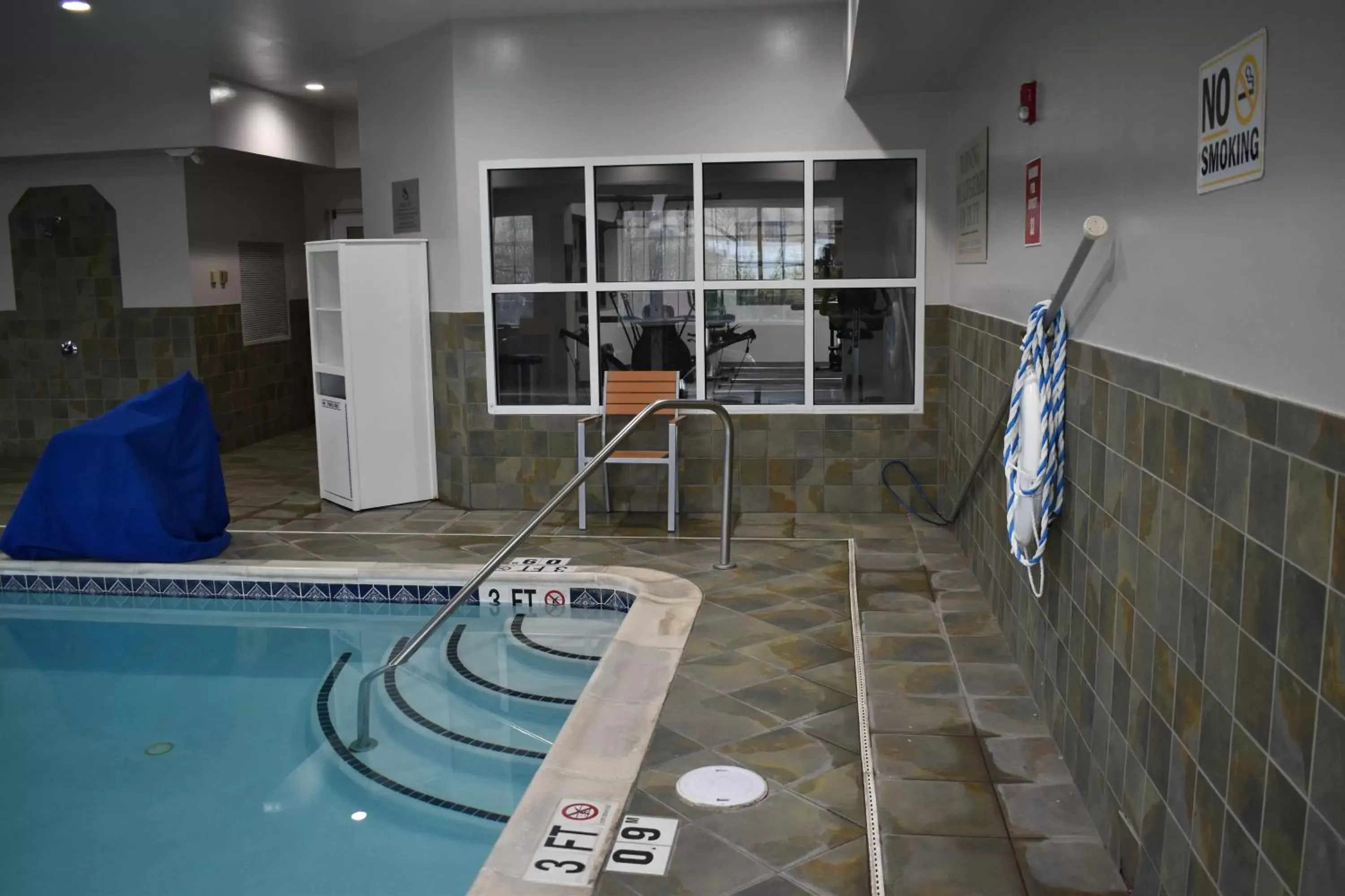 Swimming Pool in Country Inn & Suites by Radisson, Hagerstown, MD