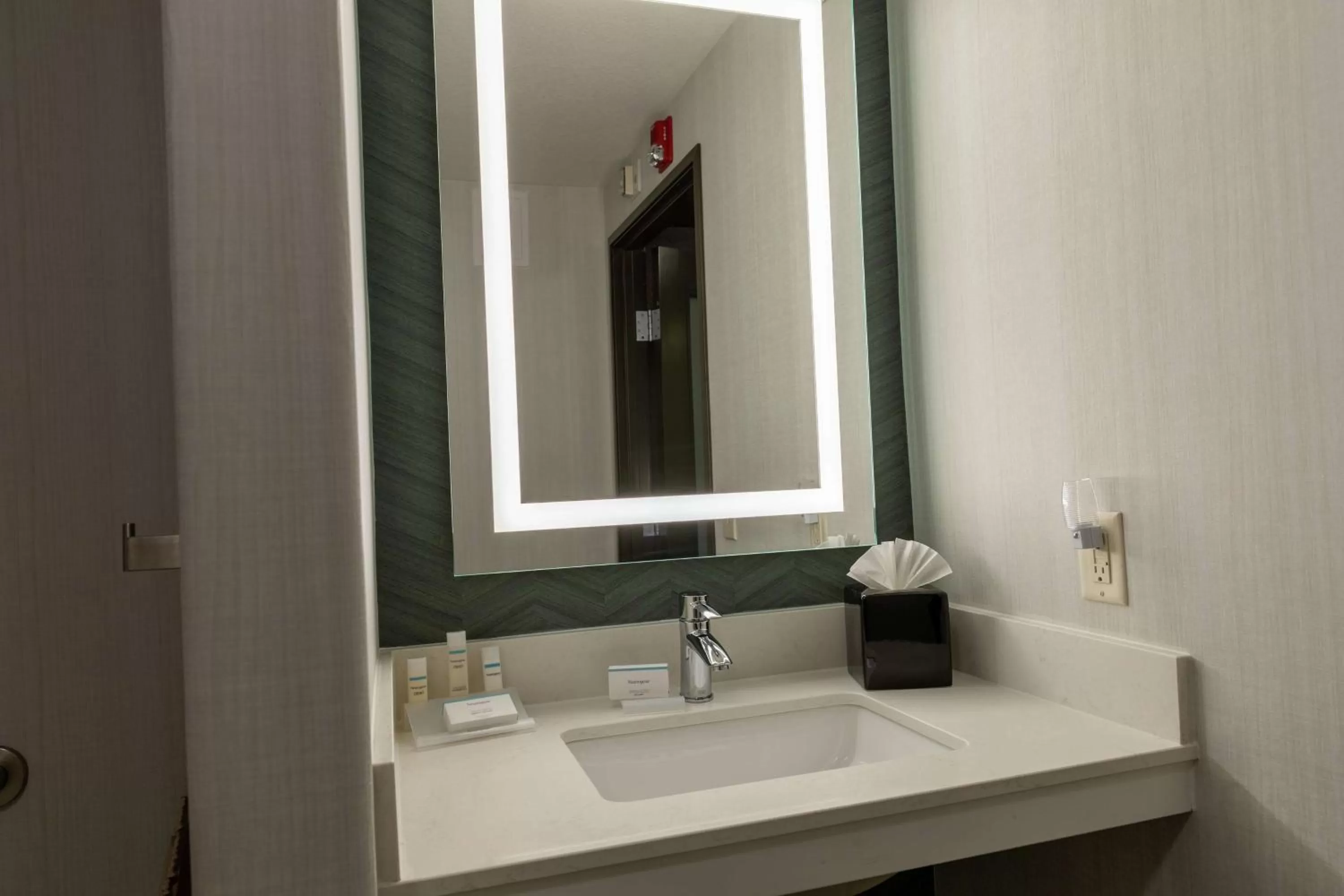 Bathroom in Hilton Garden Inn West Des Moines