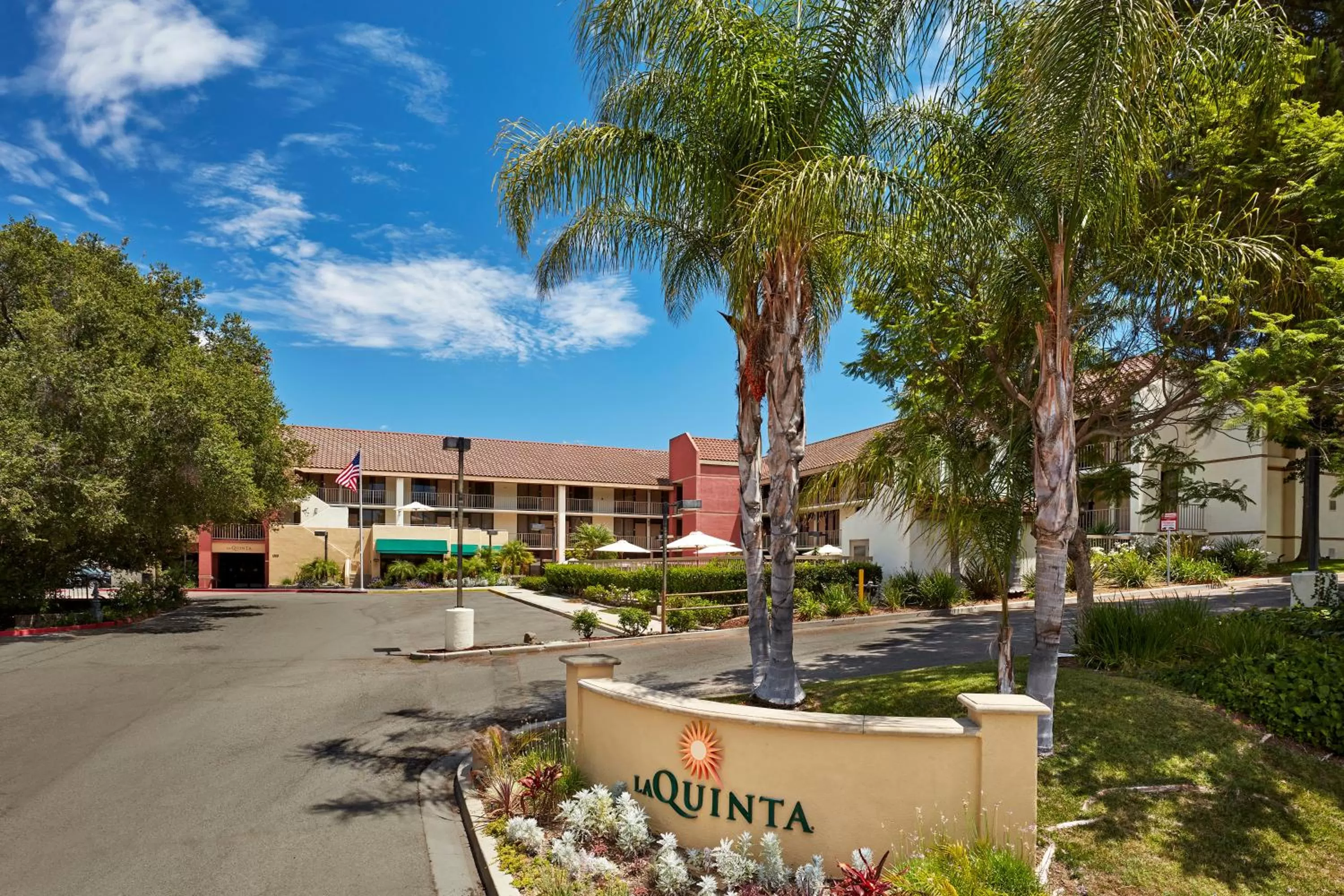 Property building in La Quinta by Wyndham Thousand Oaks-Newbury Park